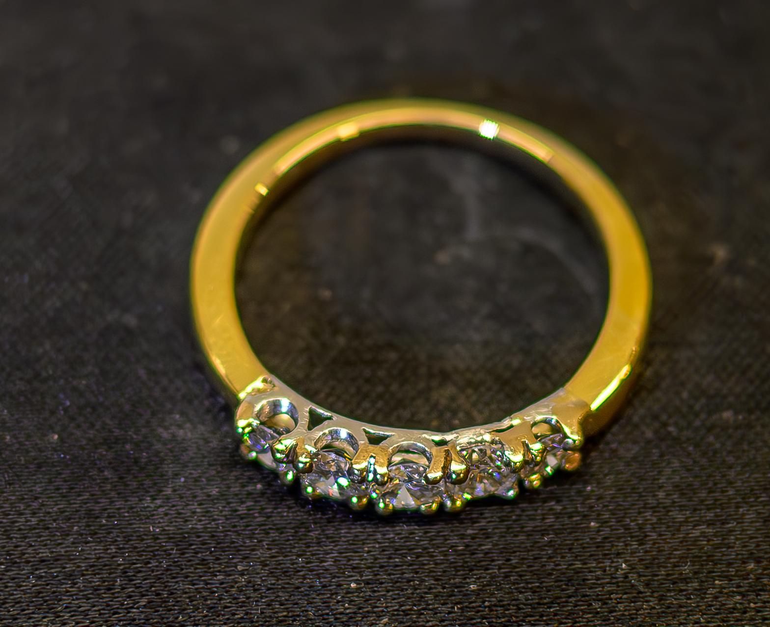 Modern Luxurious Yellow Gold Five-Diamond Ring For Sale