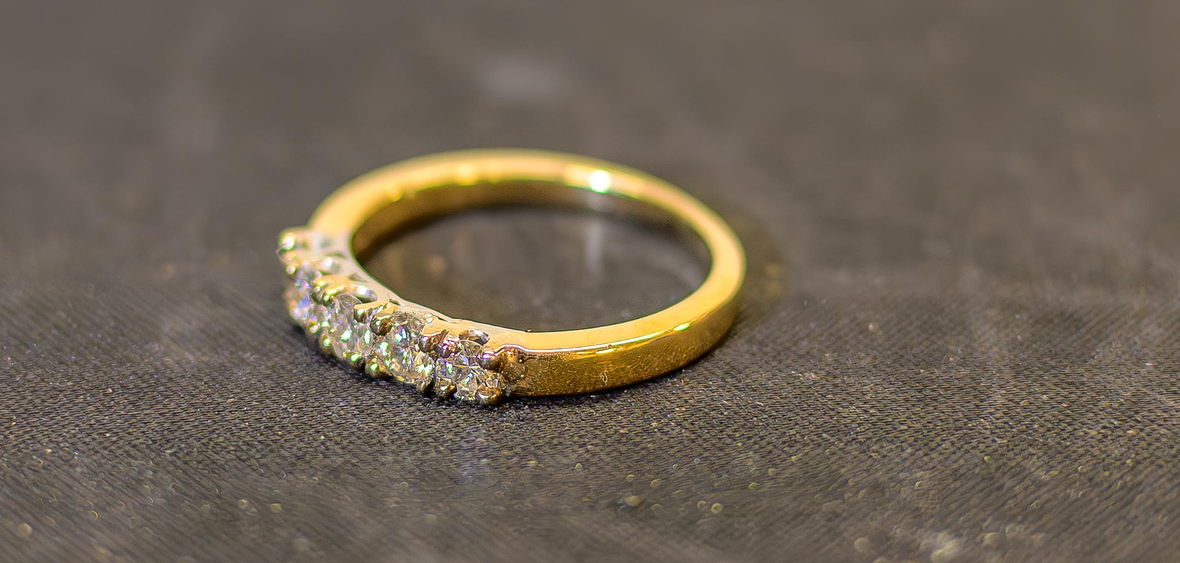Round Cut Luxurious Yellow Gold Five-Diamond Ring For Sale