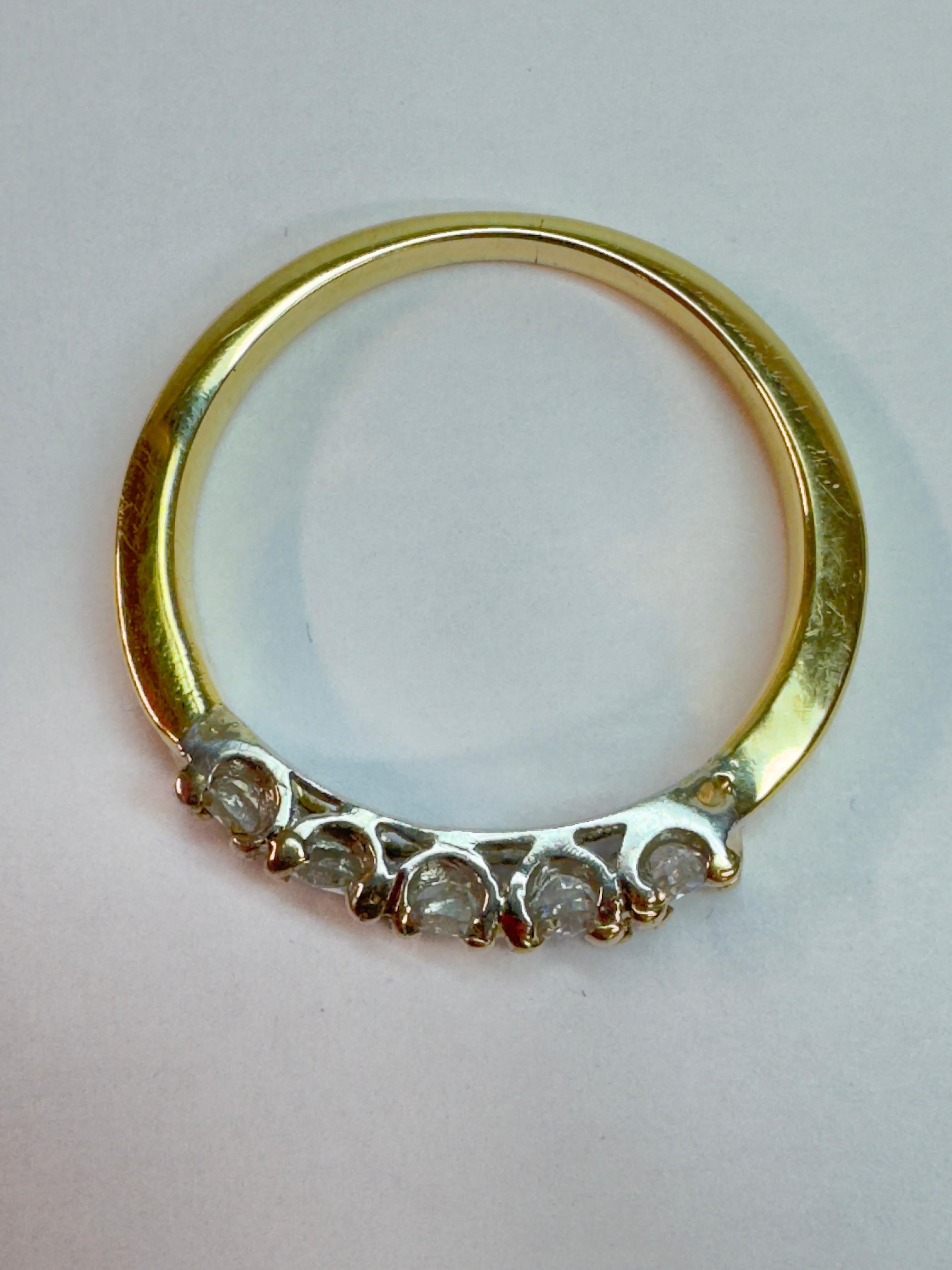 Luxurious Yellow Gold Five-Diamond Ring For Sale 2