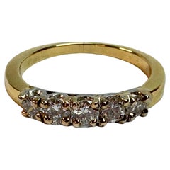 Lussuoso anello a cinque diamanti in oro giallo