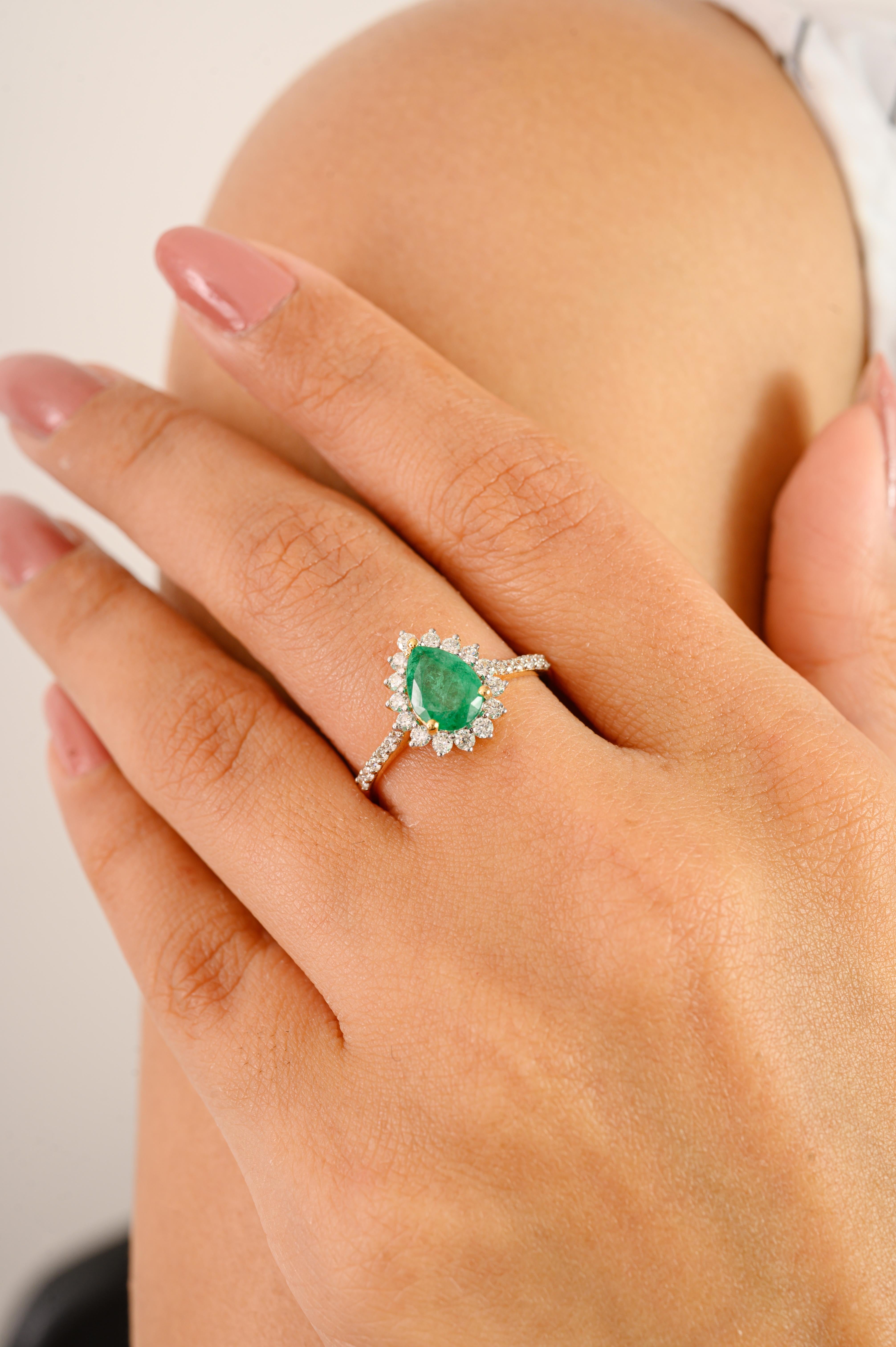 in vendita:  Anello di fidanzamento di lusso in oro giallo massiccio 14k con smeraldo a pera e diamante a forma di aureola 6