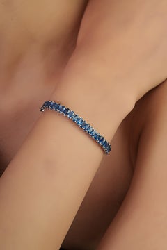 Bracelet de tennis de luxe en or blanc 14 carats et saphir royal naturel de 15,54 carats