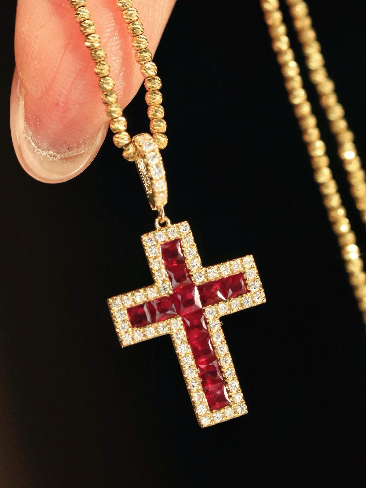 Women's or Men's Luxury 18K Gold 0.80ct Ruby Diamond Cross Pendant For Sale