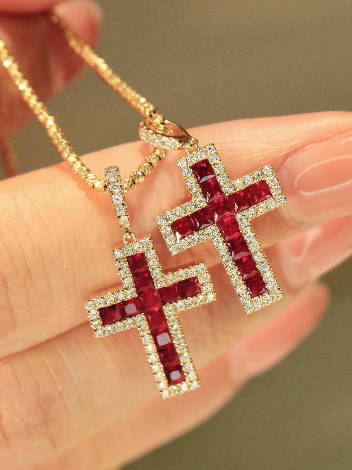 Luxury 18K Gold 0.80ct Ruby Diamond Cross Pendant For Sale 1
