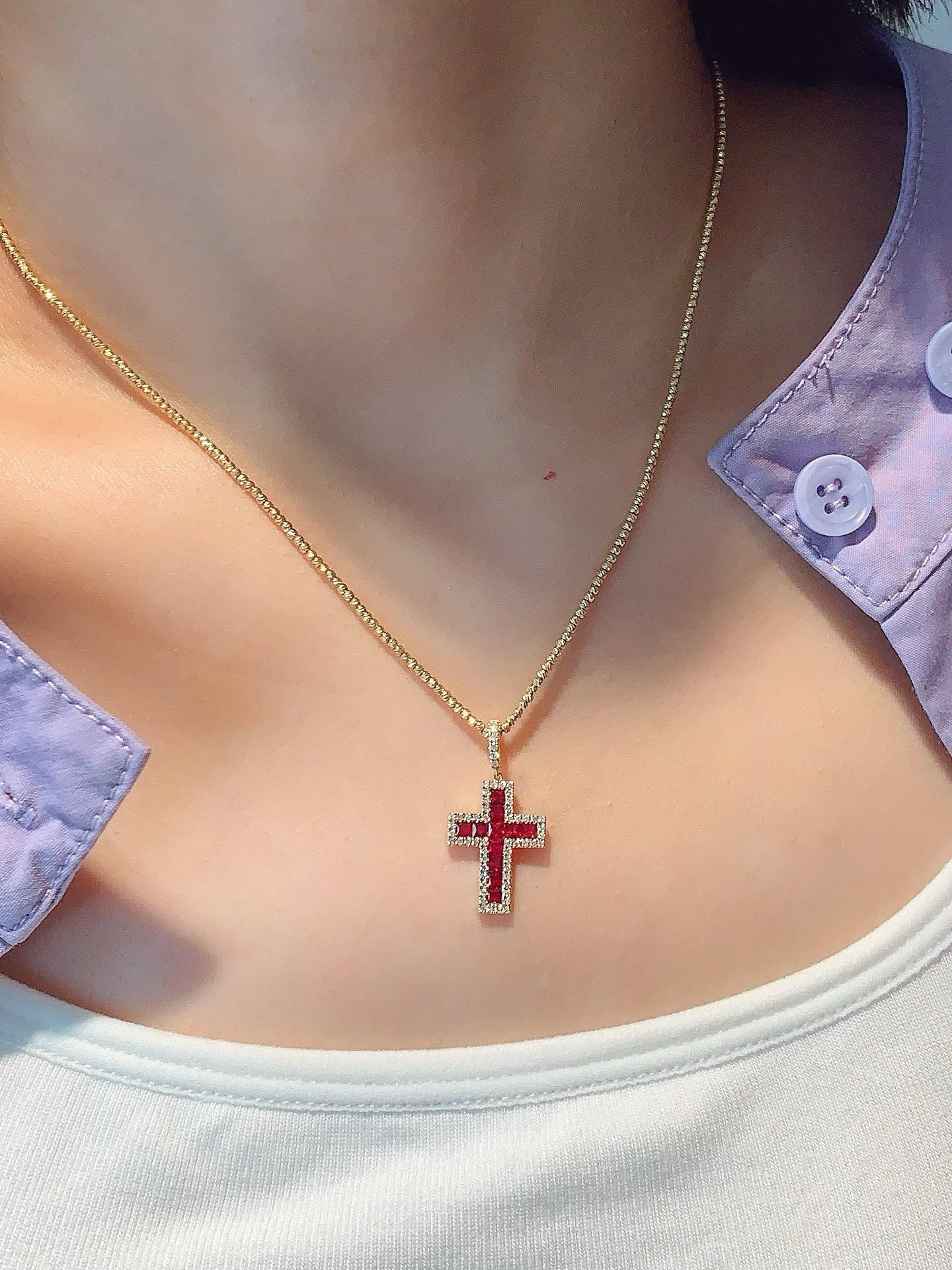 Luxury 18K Gold 0.80ct Ruby Diamond Cross Pendant For Sale 3