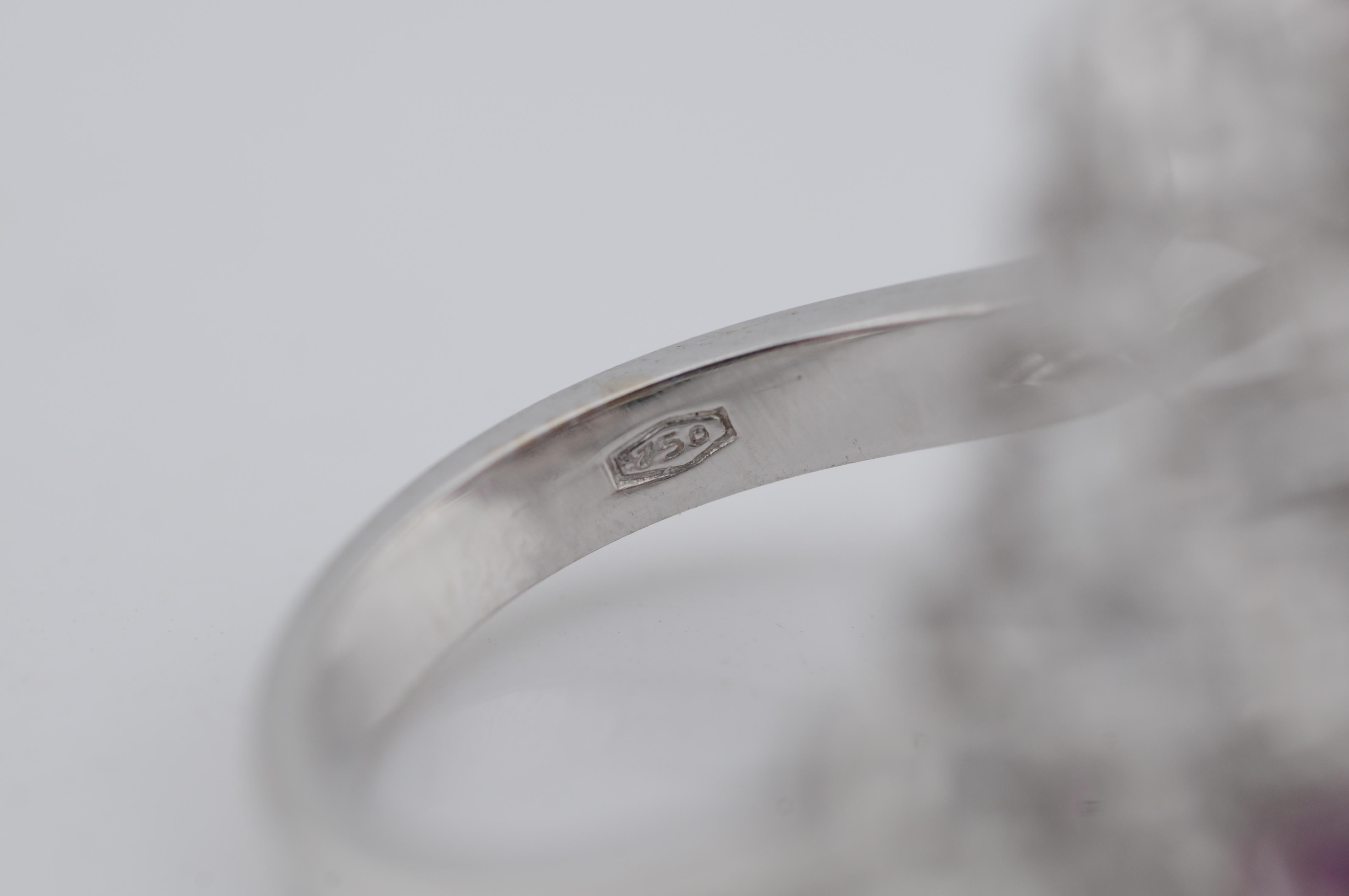 Anello di lusso in oro bianco 18k con diamanti e rubini in vendita 9