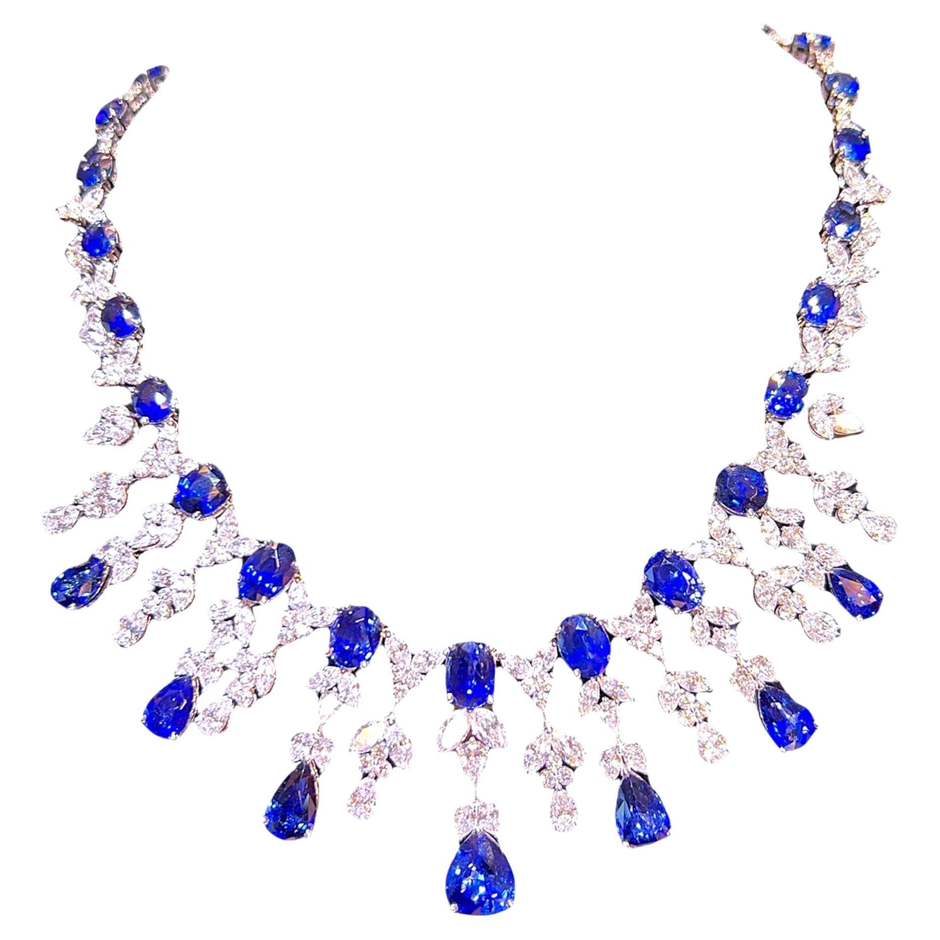 Collana di lusso in oro bianco 18k con zaffiro di Ceylon e diamanti, 82,58 carati in vendita