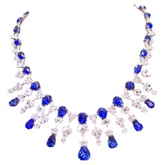 Collana di lusso in oro bianco 18k con zaffiro di Ceylon e diamanti, 82,58 carati