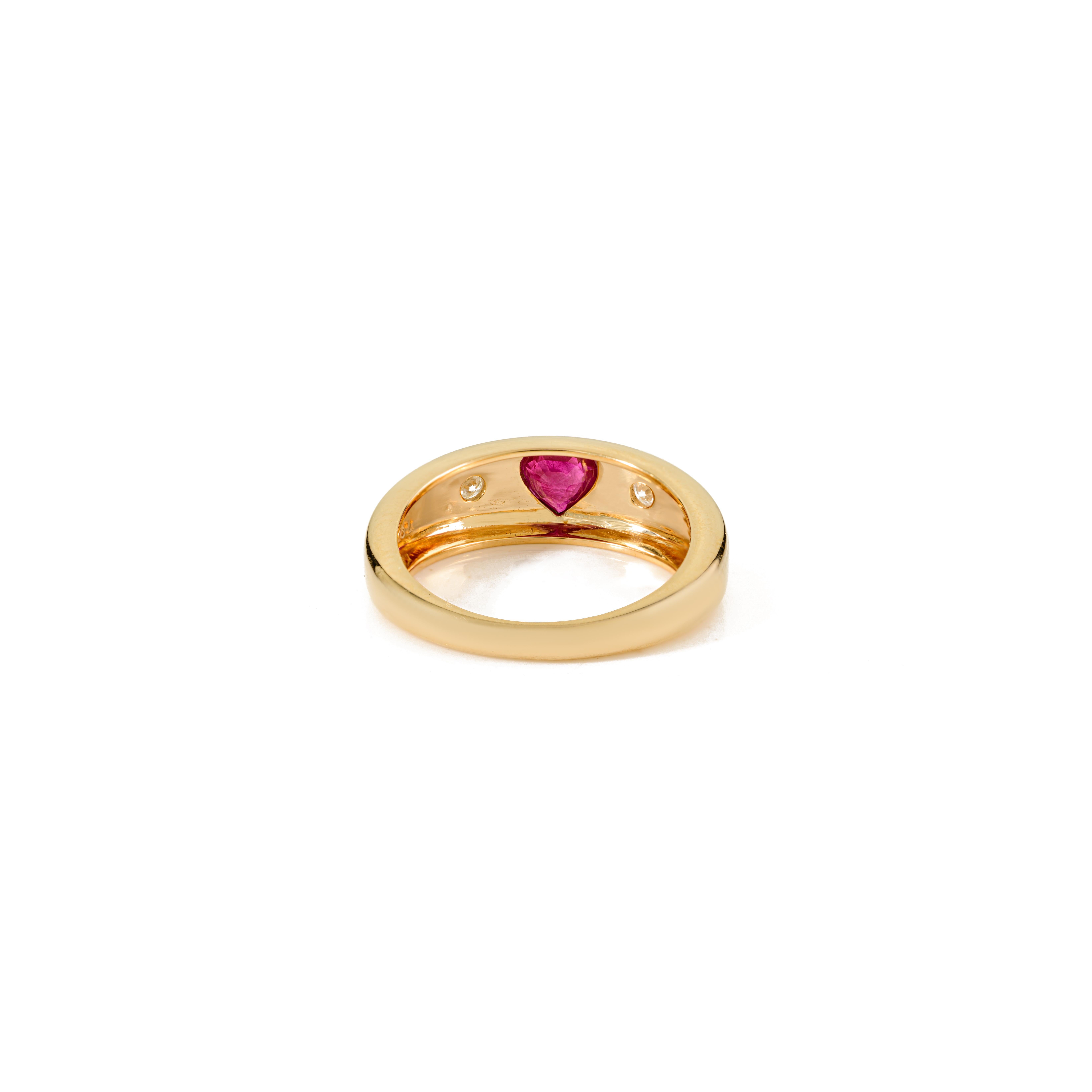 En venta: Lujoso anillo de oro amarillo de 18 quilates con rubí talla corazón y cúpula de diamantes Joyería fina  3