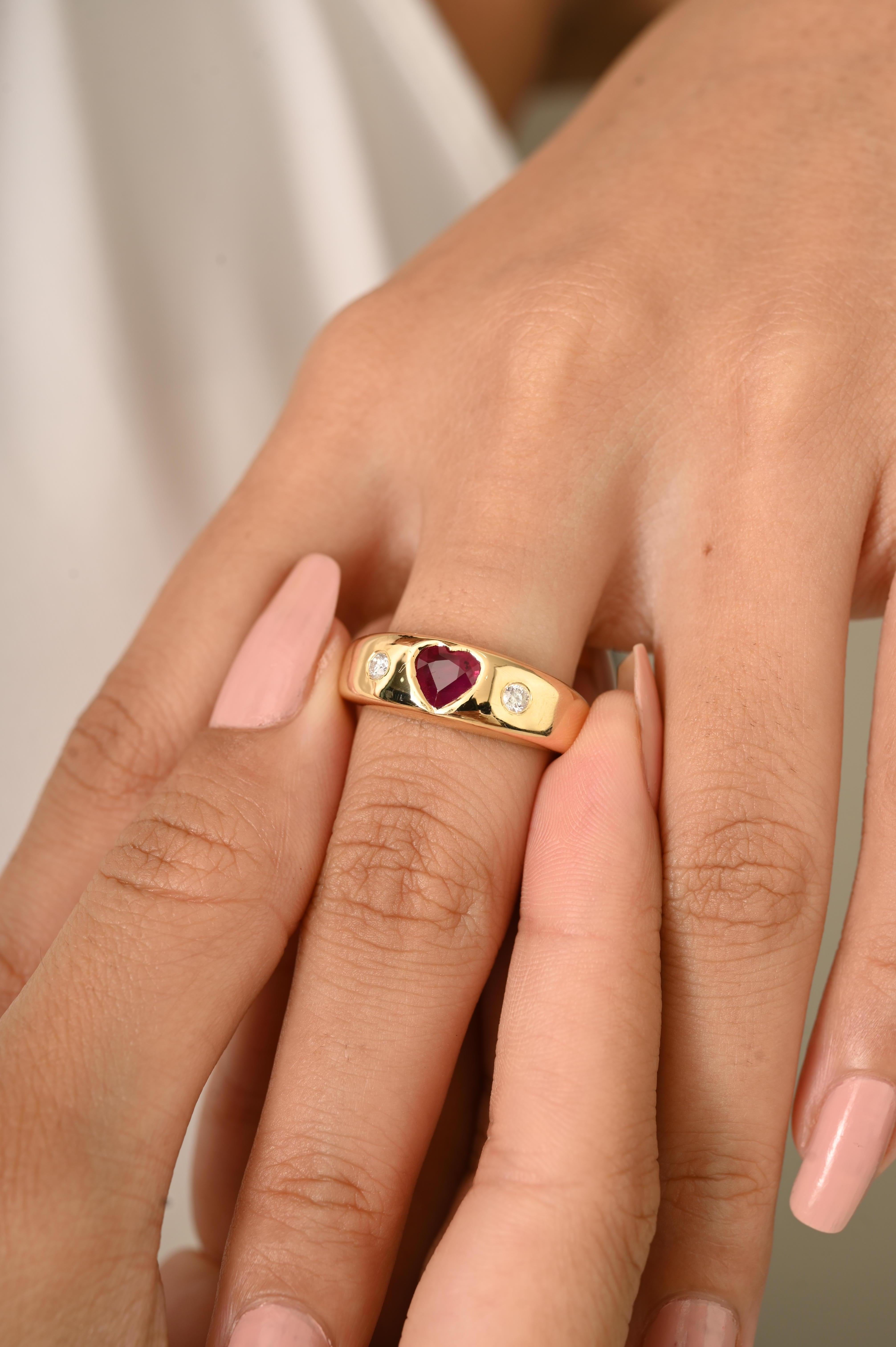 En venta: Lujoso anillo de oro amarillo de 18 quilates con rubí talla corazón y cúpula de diamantes Joyería fina  4