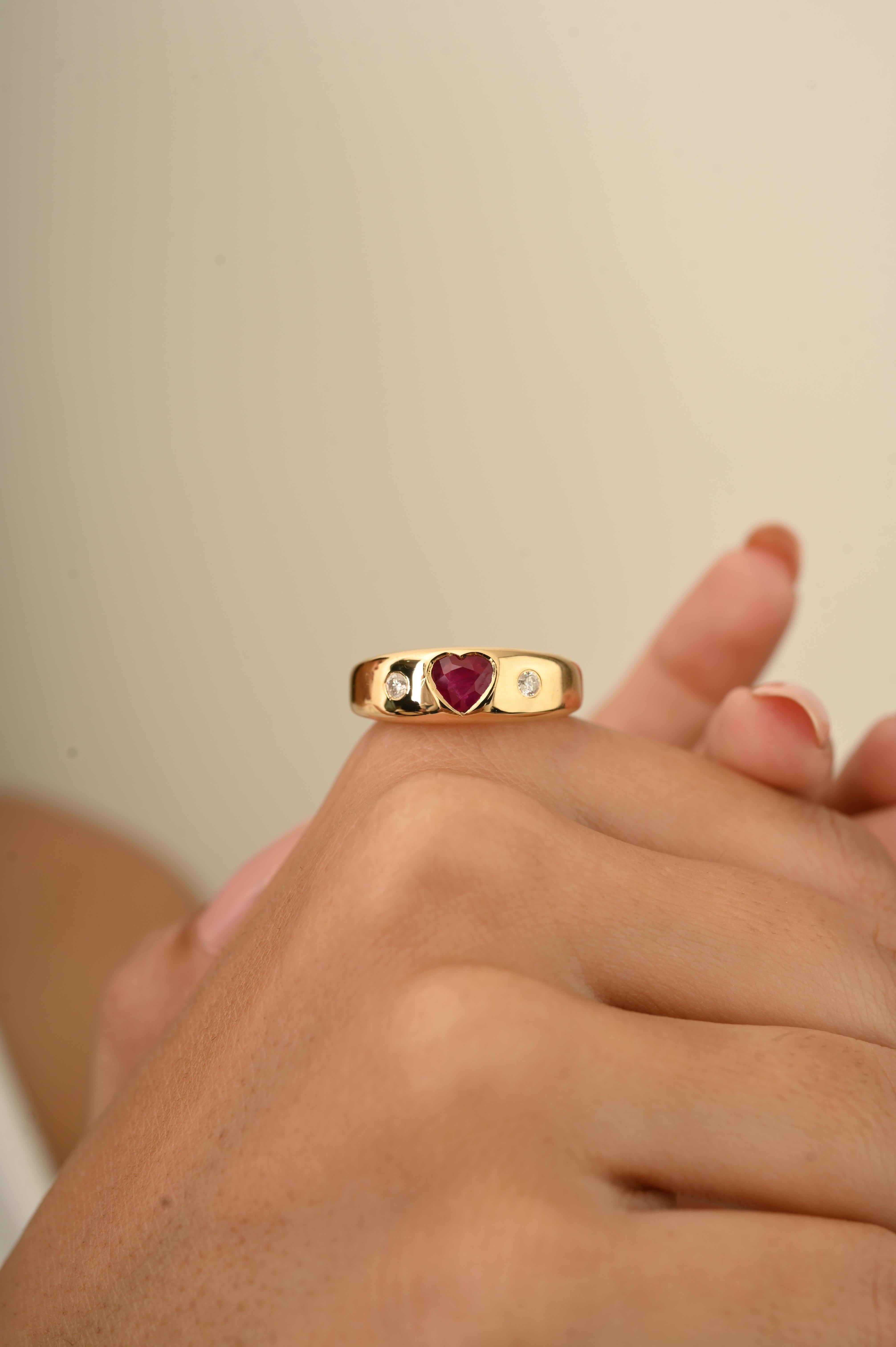 En venta: Lujoso anillo de oro amarillo de 18 quilates con rubí talla corazón y cúpula de diamantes Joyería fina  6