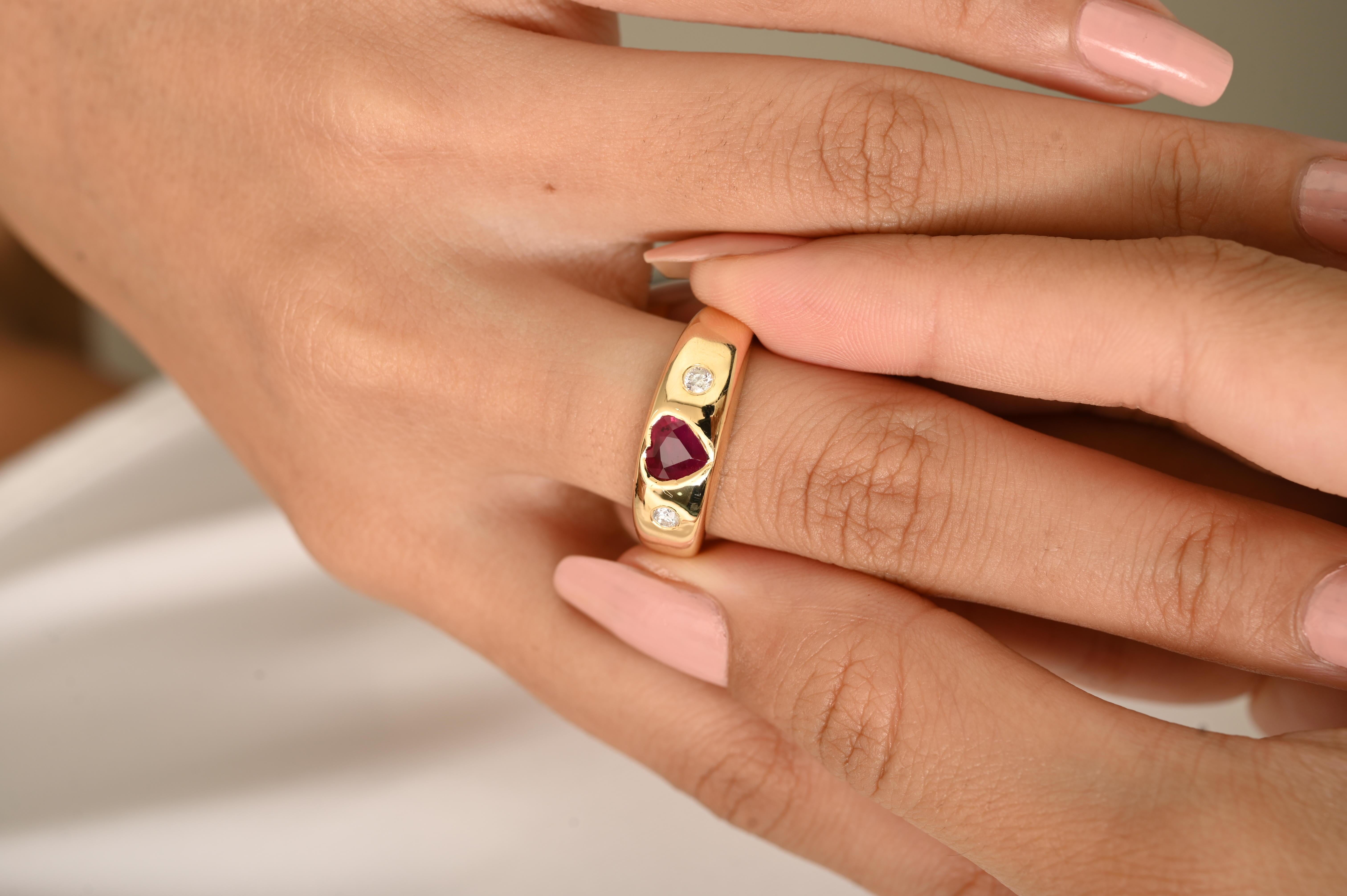 En venta: Lujoso anillo de oro amarillo de 18 quilates con rubí talla corazón y cúpula de diamantes Joyería fina  8