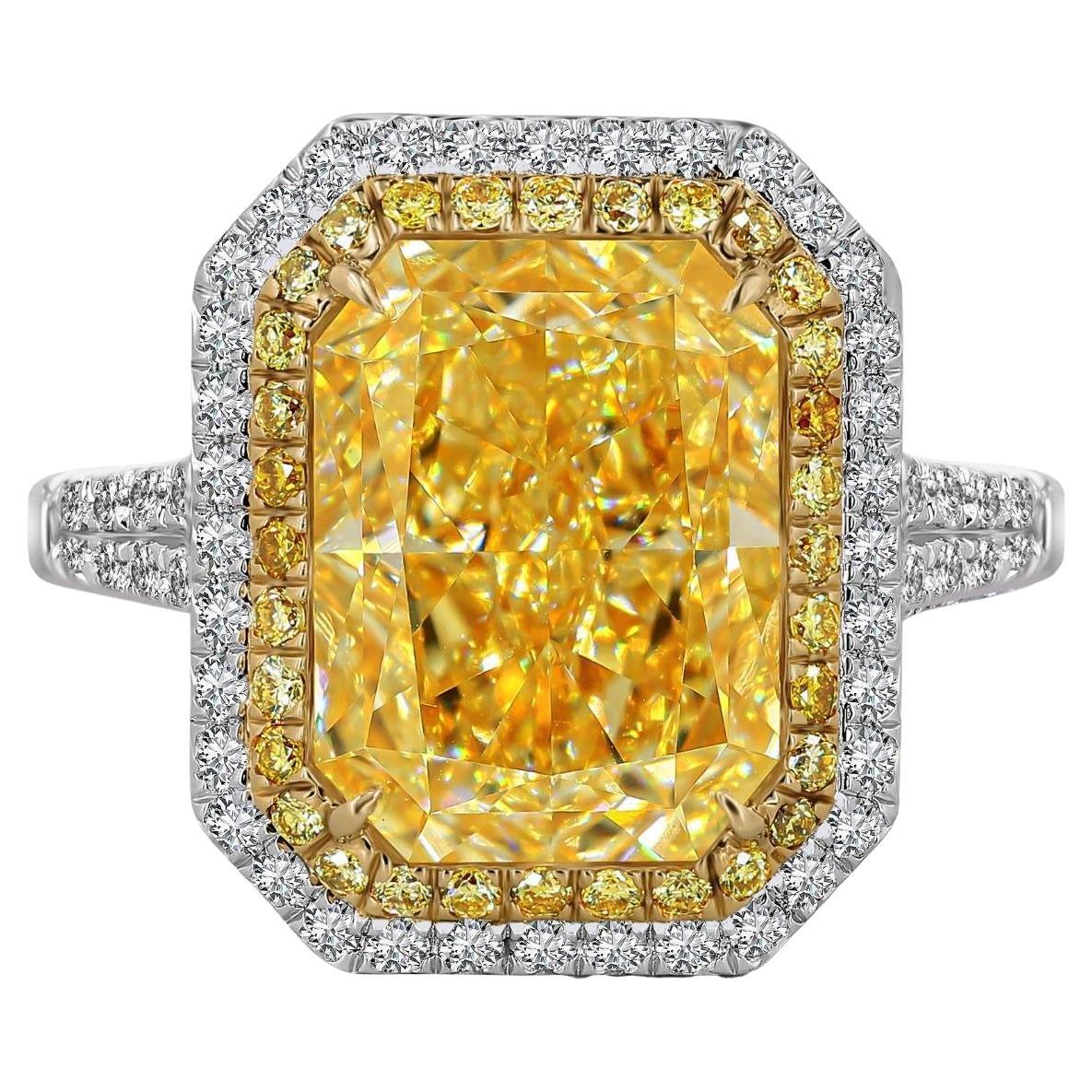 Luxury 5.09ct Fancy Light Yellow Radiant Diamond Cocktail Ring 18K Gold GIA For Sale