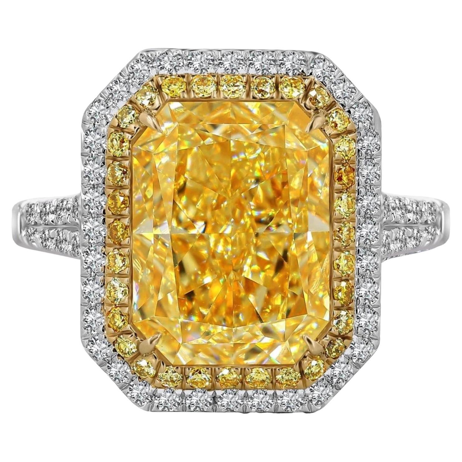 Lujoso Anillo de Cóctel con Diamante Radiante Amarillo Claro de 5,09 ct Oro de 18 quilates GIA