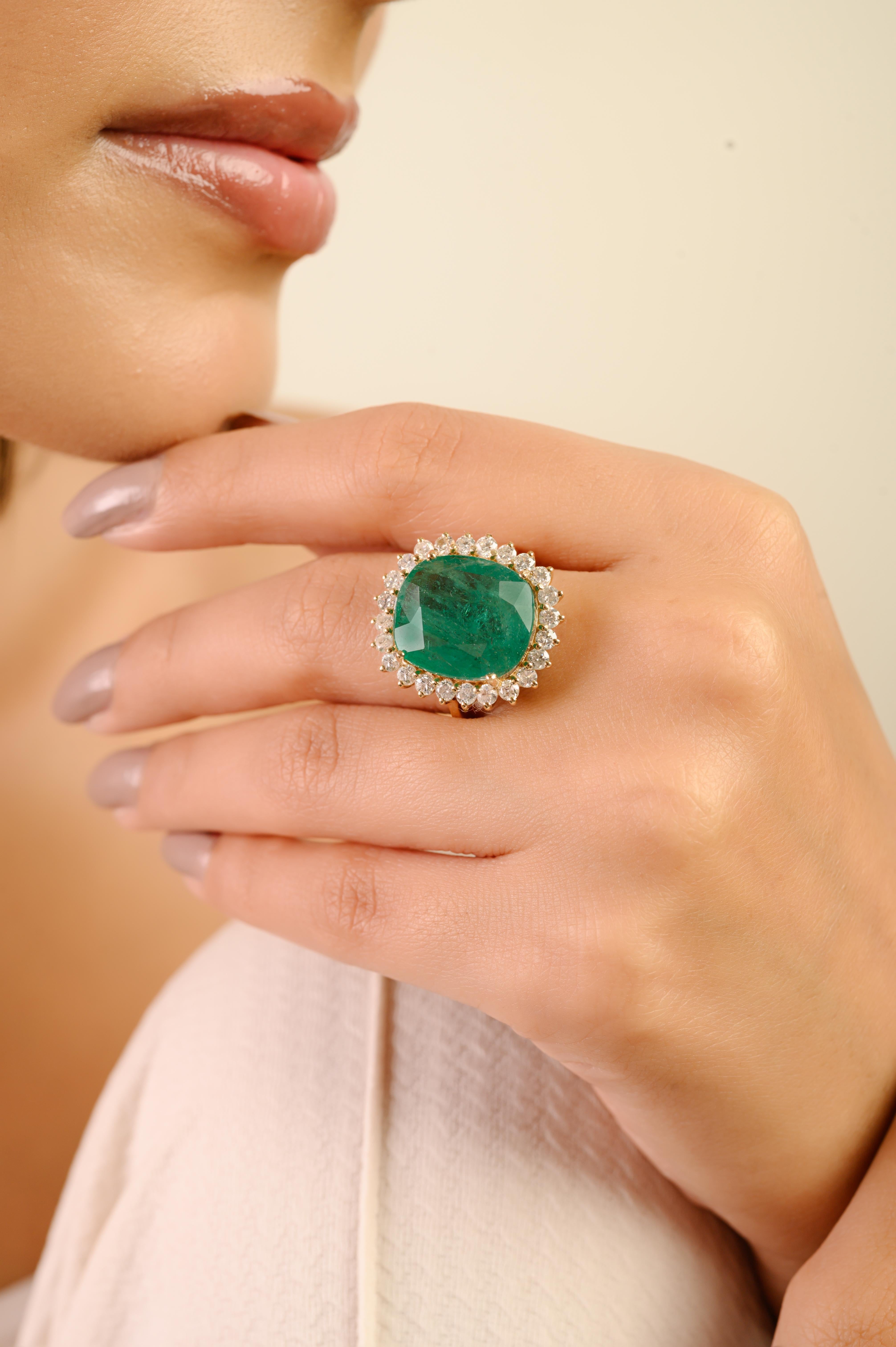 En vente :  Bague cocktail de luxe en or jaune 14K avec émeraude de 9,17 ct et halo de diamants de 1,1 ct 6