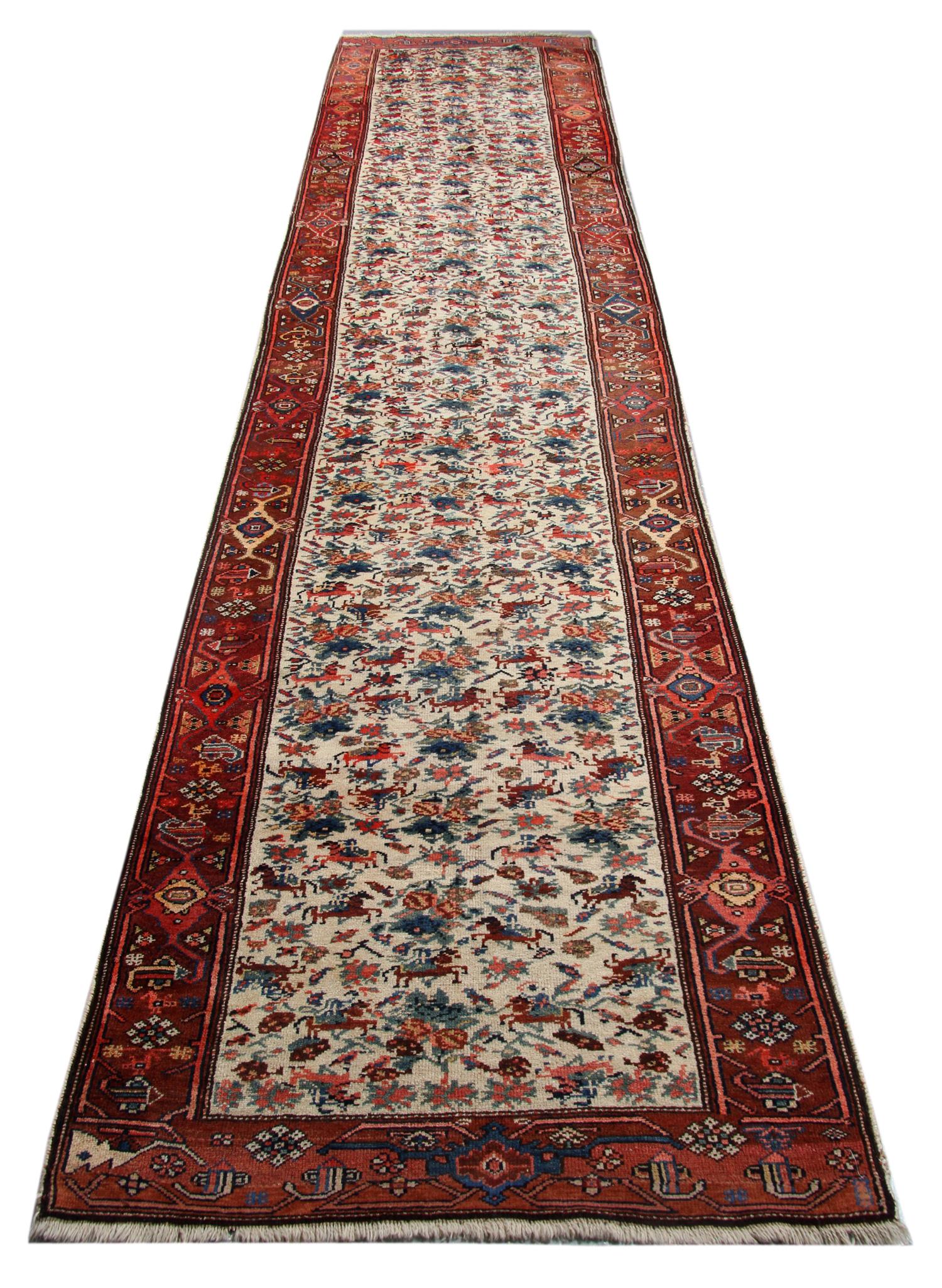Antike kaukasische Karabagh-Teppiche und Läufer, um 1890. Diese orientalischen Läufer wurden im südöstlichen Kaukasus in der Nähe des kasachischen Gebiets und an der nordöstlichen Grenze hergestellt. Diese antiken Läufer sind in ihrer Qualität und