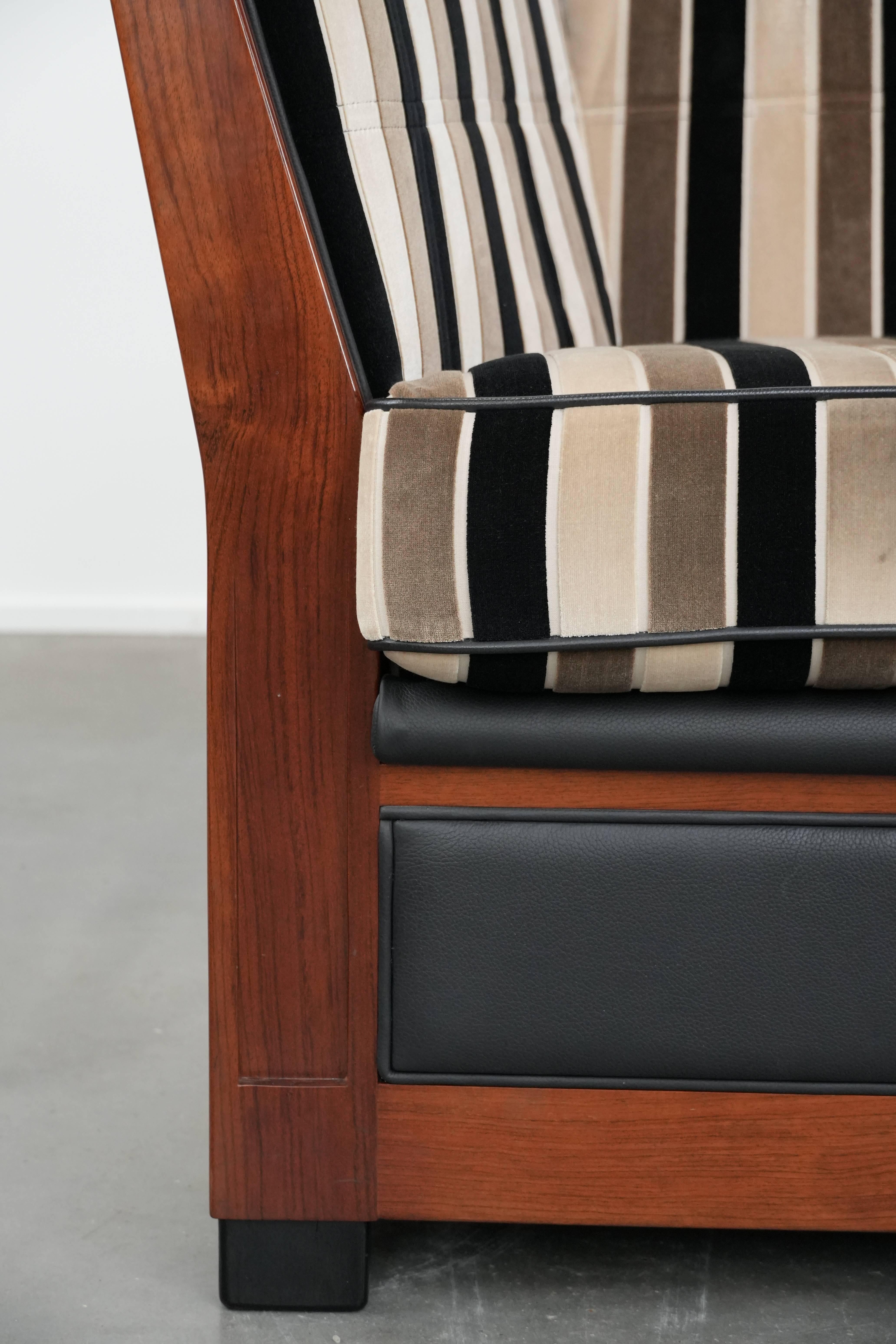 Luxury Art Deco 2.5-seater design sofa with beautiful woodwork im Angebot 5