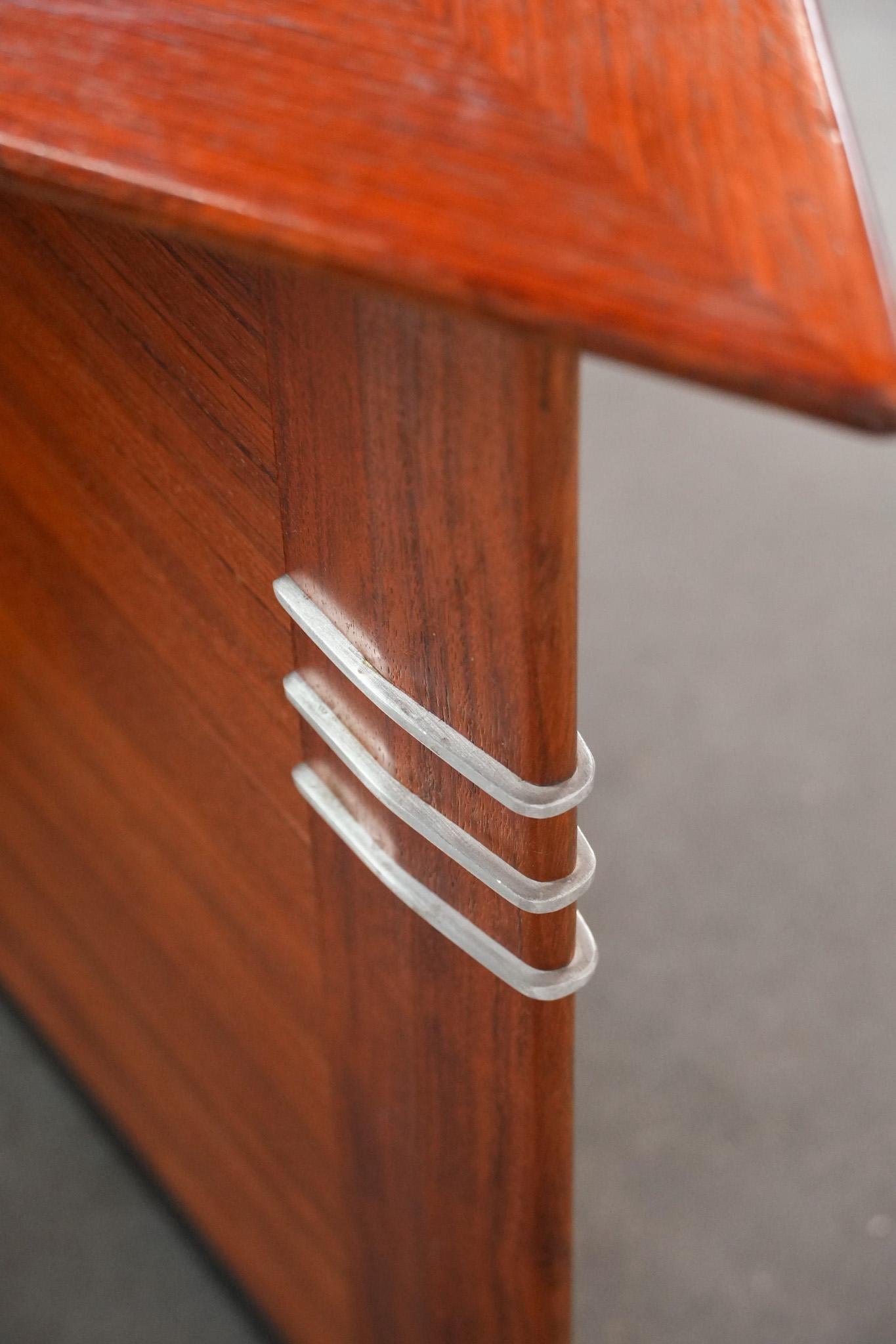 Luxury Art Deco design side/coffee table in a triangle shape For Sale 5