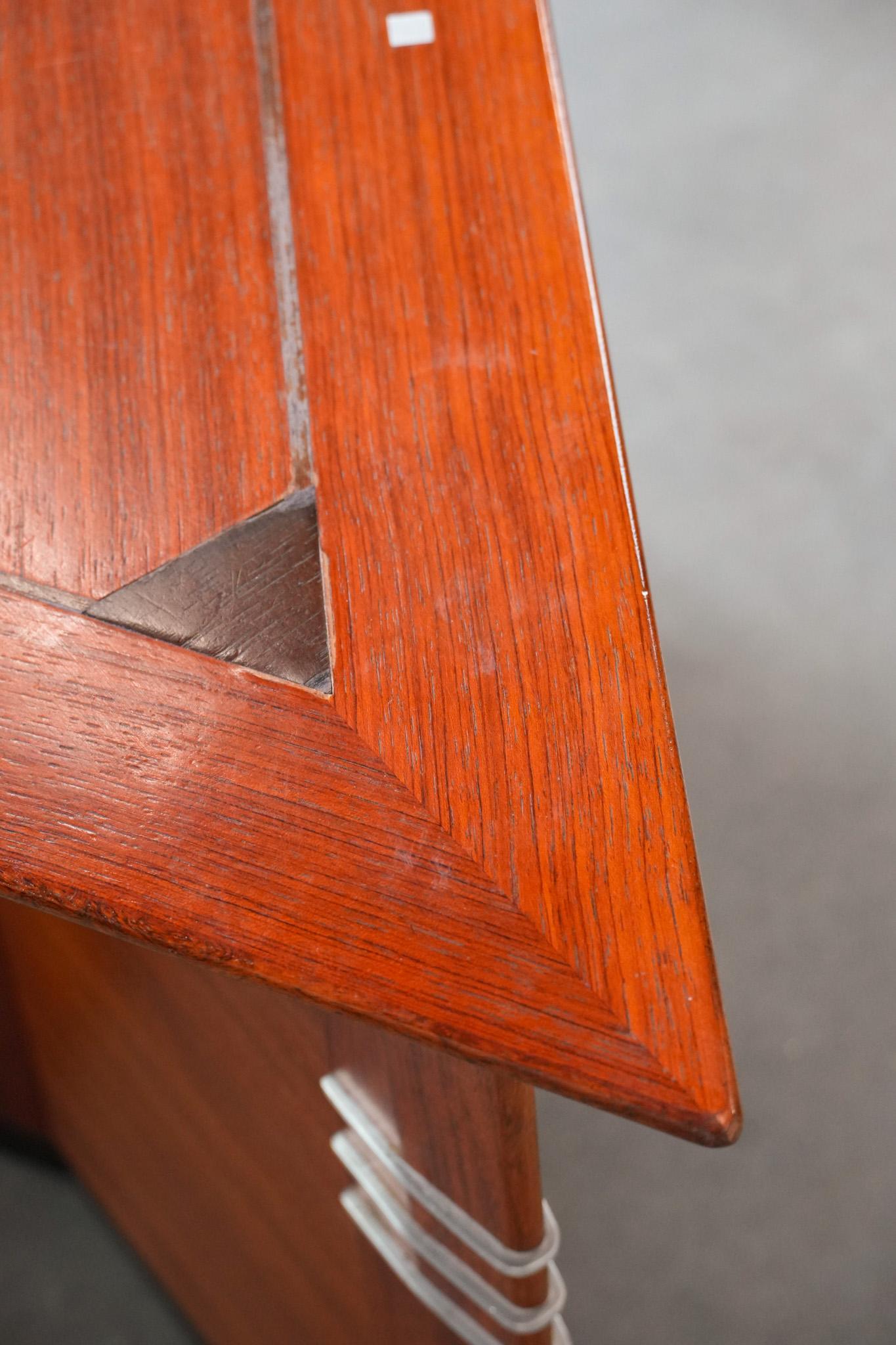 Luxury Art Deco design side/coffee table in a triangle shape For Sale 6