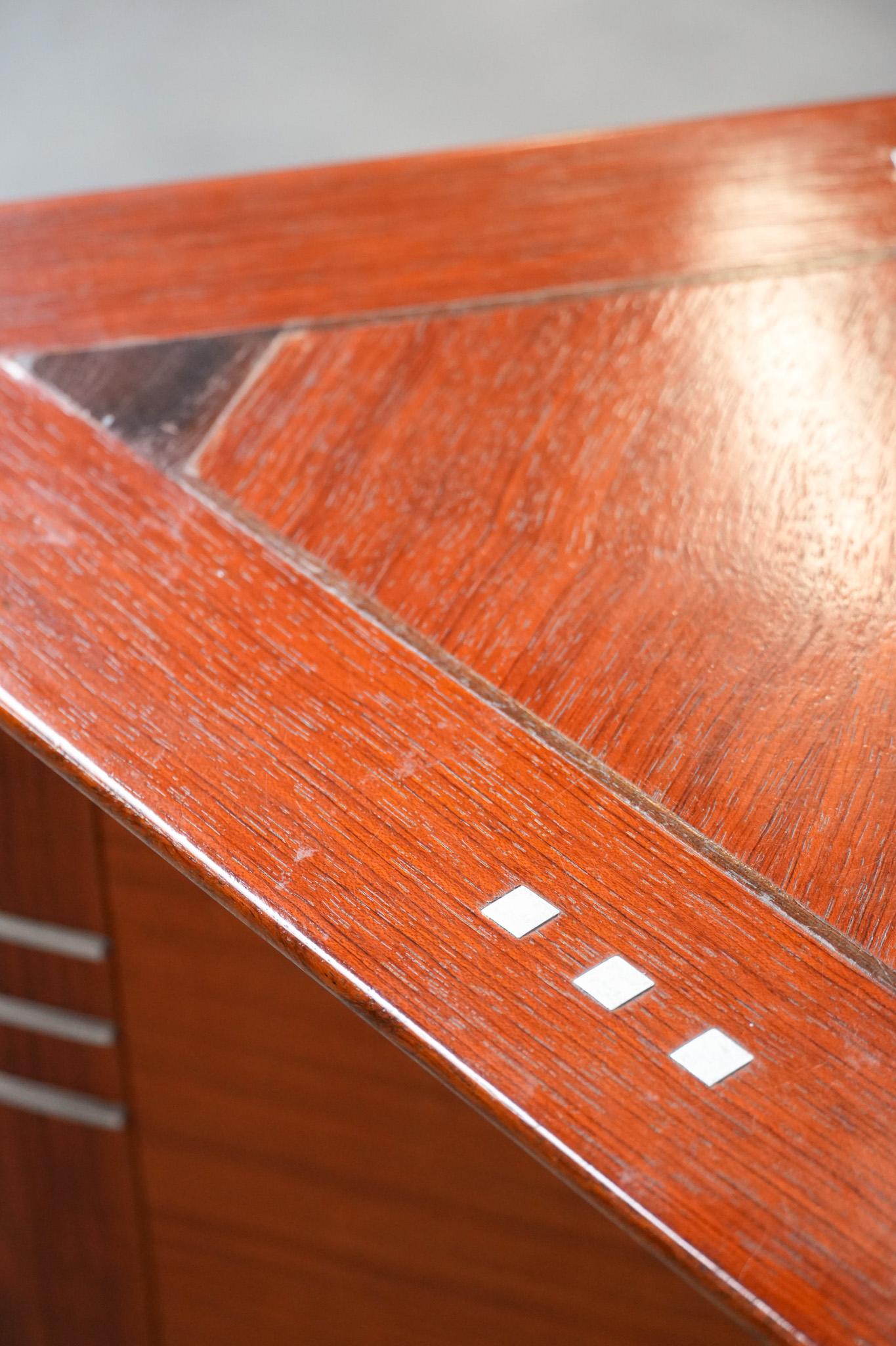 Luxury Art Deco design side/coffee table in a triangle shape For Sale 7