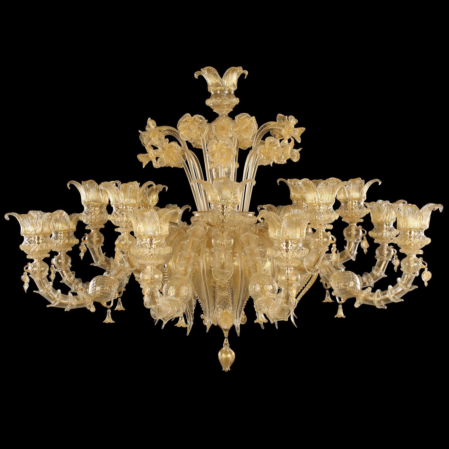 The Murano glass chandelier Regale is a romantic lighting work, inspired from the luxurious halls of the venetian buildings on the Canal Grande.
The colors, the floral decorations, the Rezzonico arms, the pendant elements… all the characteristics of