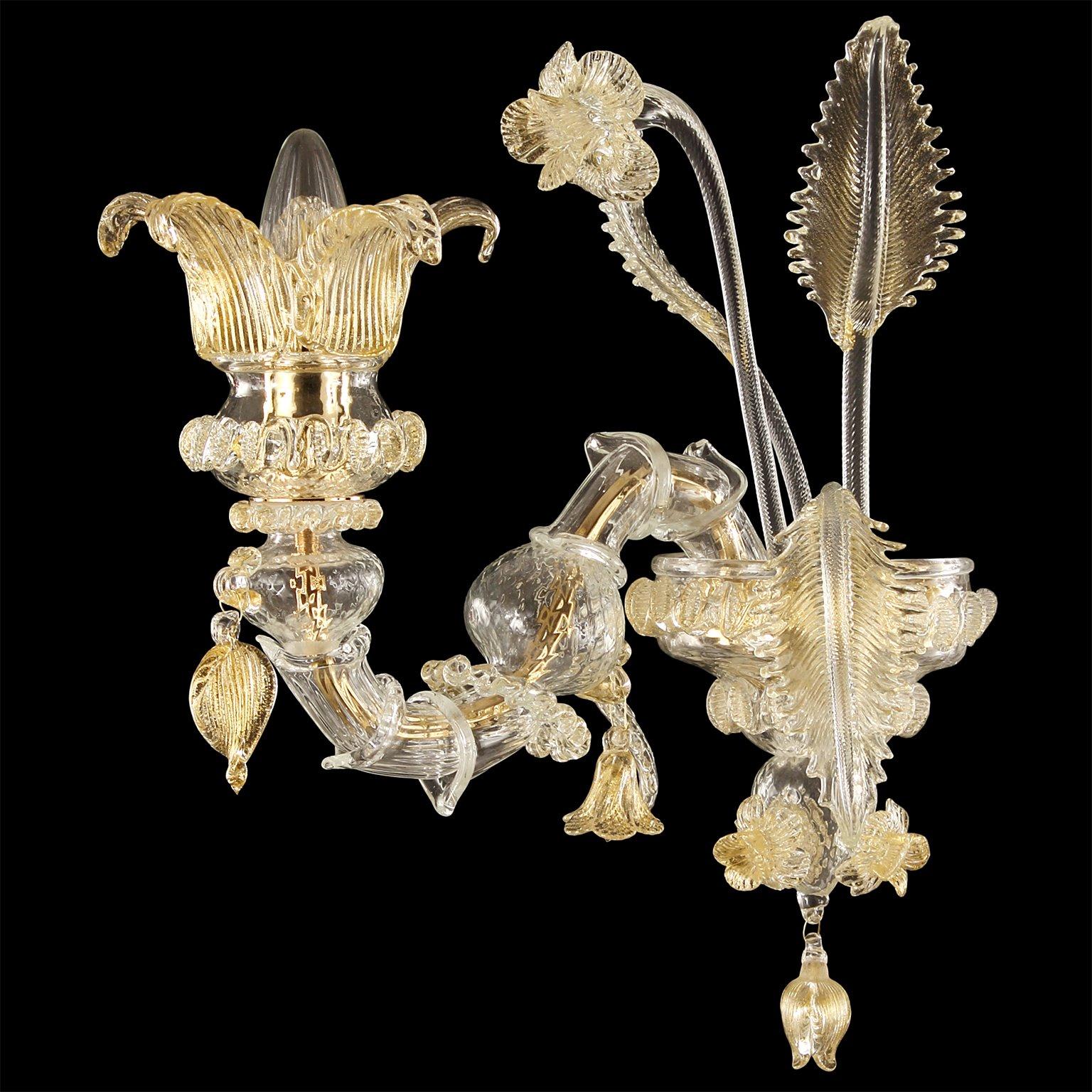 The Murano glass sconce Regale is a romantic lighting work, inspired from the luxurious halls of the venetian buildings on the Canal Grande.
The colors, the floral decorations, the Rezzonico arms, the pendant elements… all the characteristics of