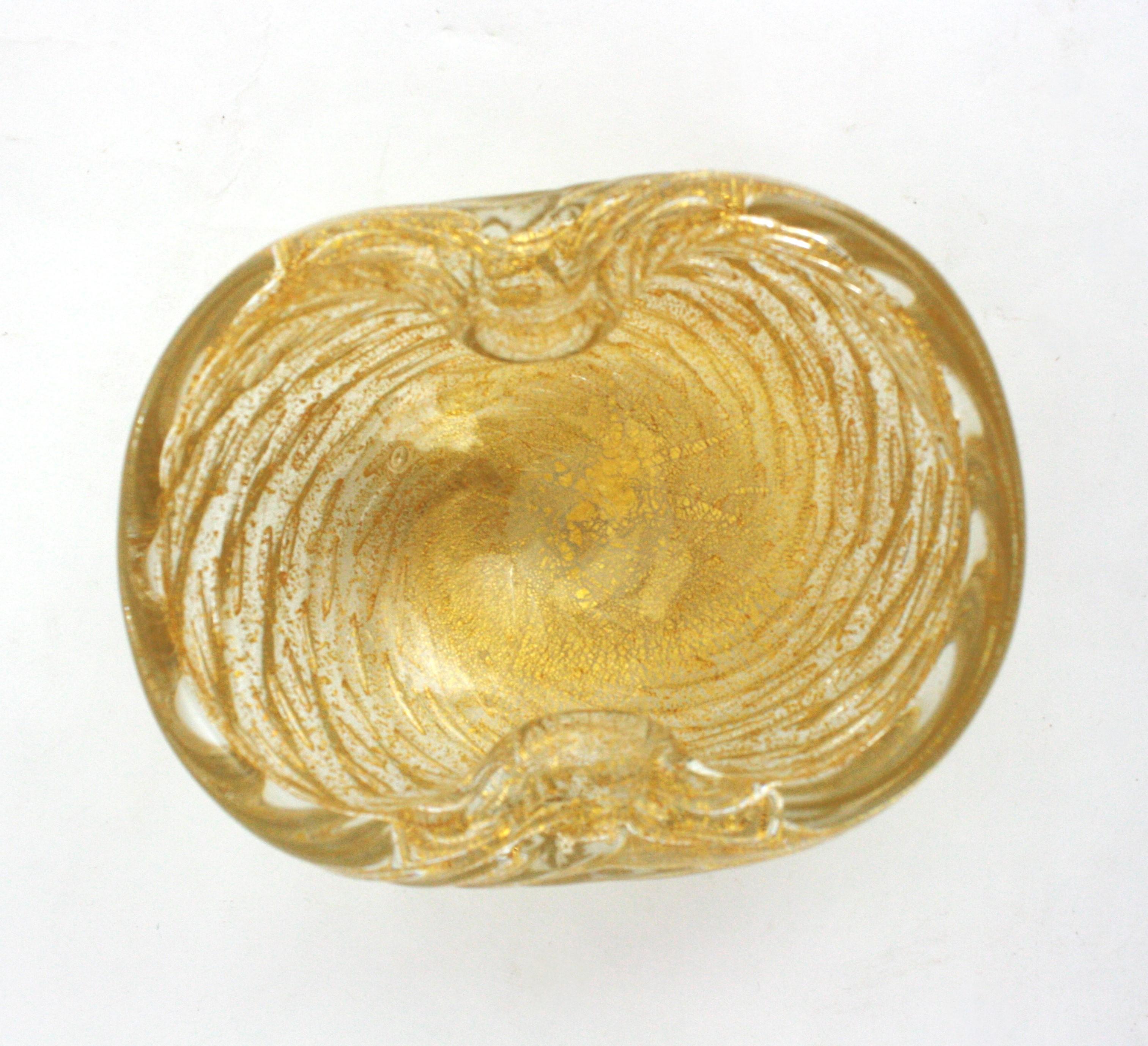 Lujoso cuenco de cristal artístico Barovier Toso Murano Gold Flecks Scalloped, años 50 en venta 5