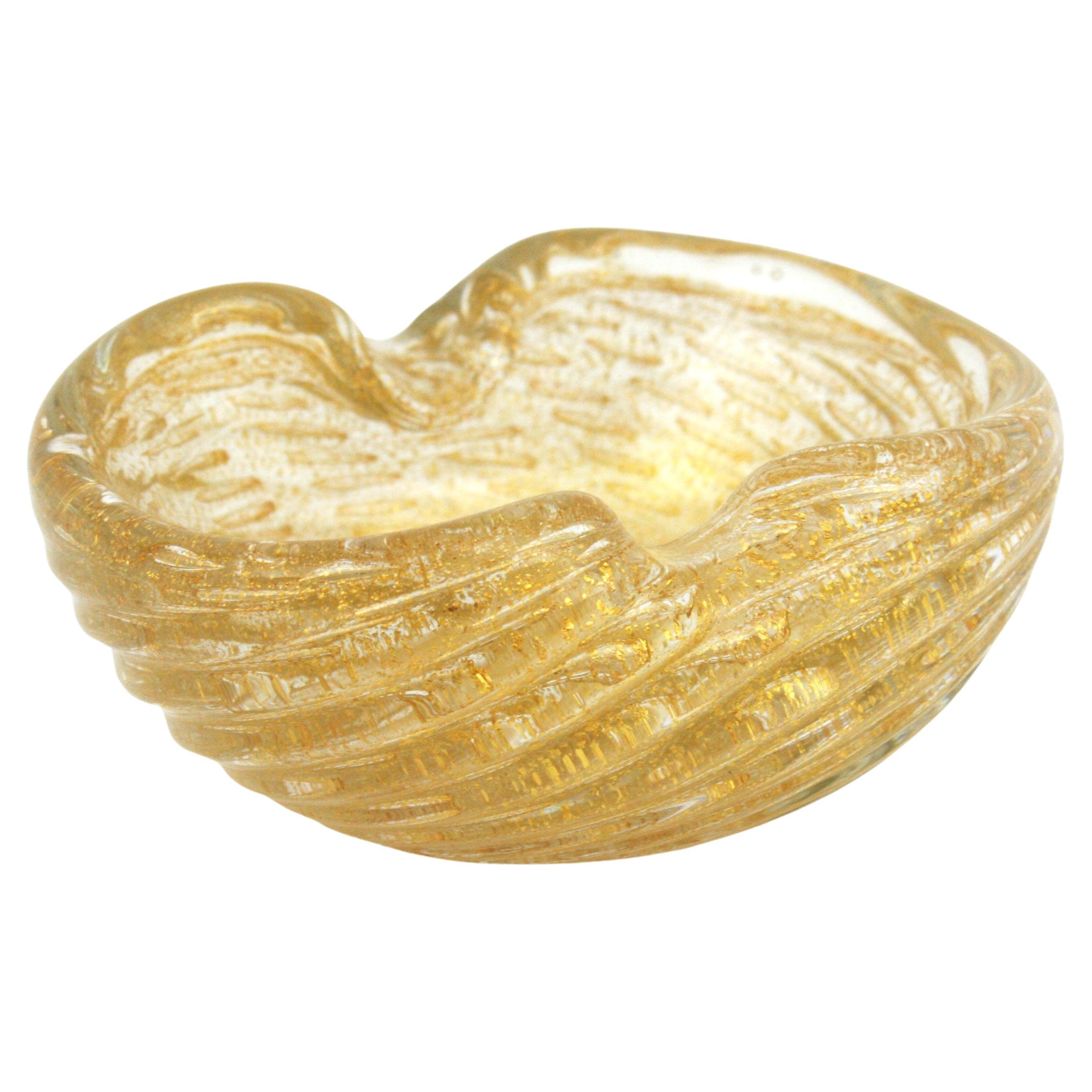 Luxury Barovier Toso Murano Gold Flecks Scalloped Art Glass Bowl, 1950s