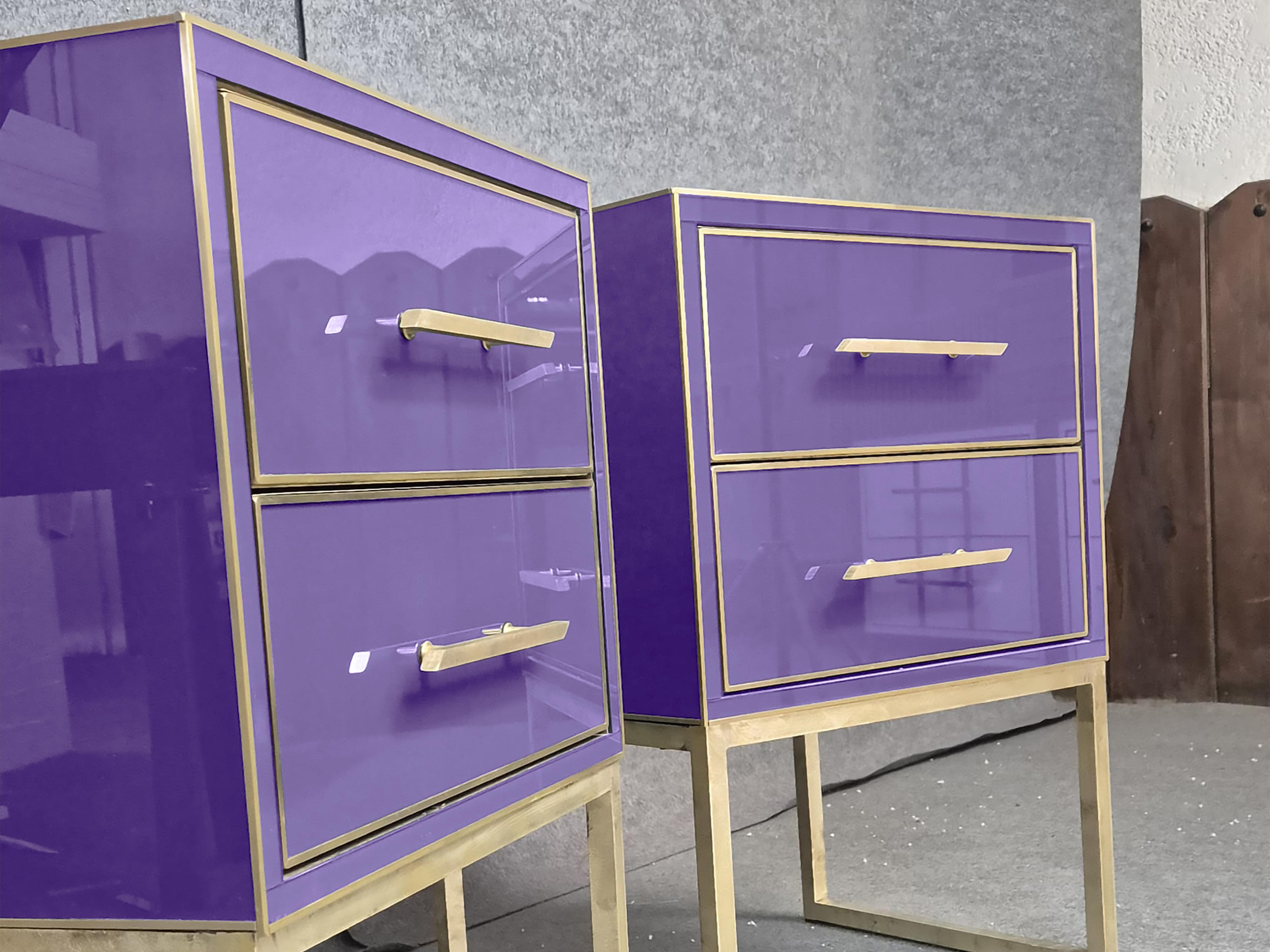 Mid-Century Modern Luxury Bedside Tables in Violet Glass, Solid Wood and Brass Edges, Made in Italy For Sale