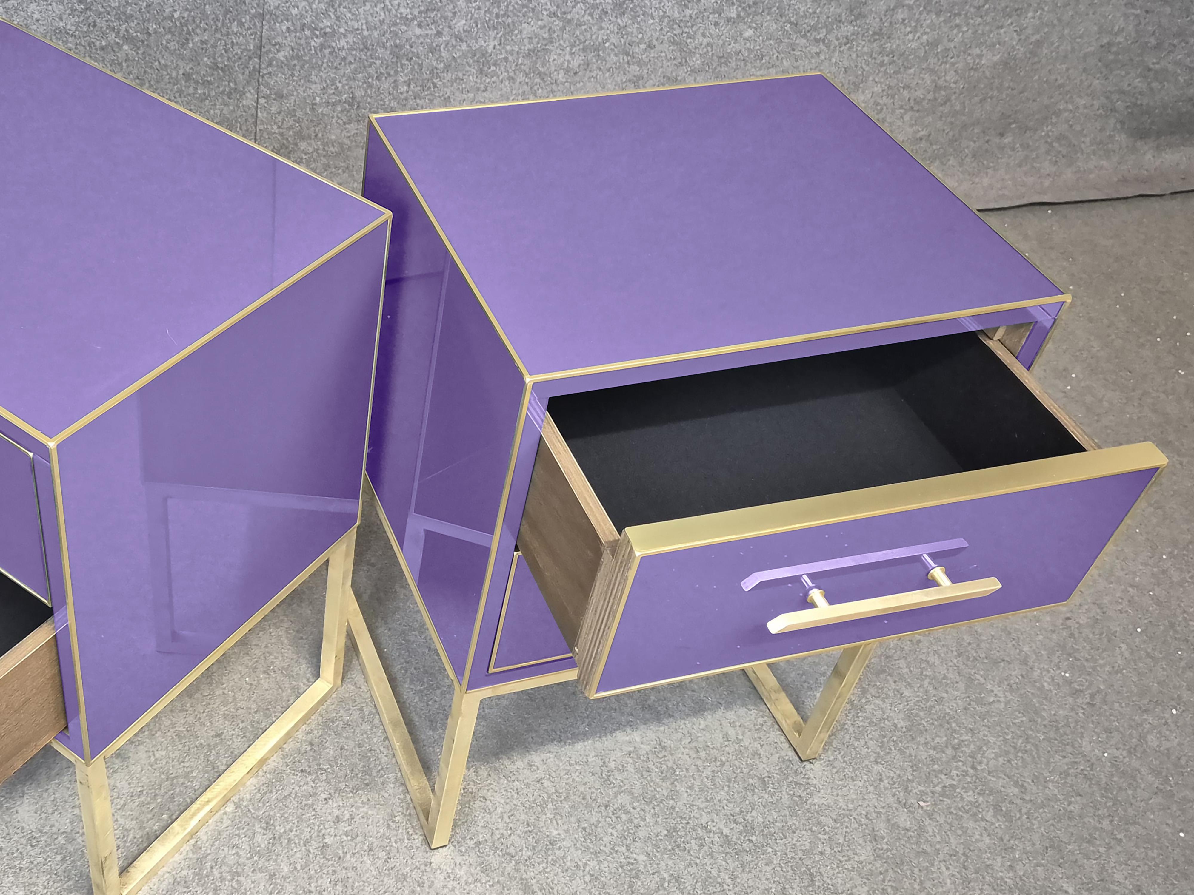 Luxury Bedside Tables in Violet Glass, Solid Wood and Brass Edges, Made in Italy For Sale 1