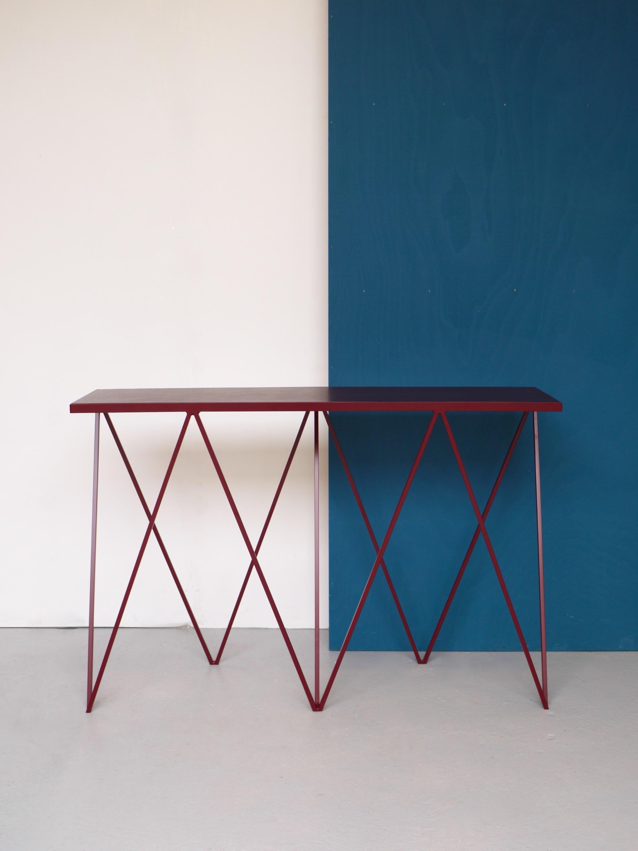 The Giraffe console table looks great against period details as well as in modern surroundings due to it's geometric and compact proportions. Made with powder-coated steel and environmentally friendly linoleum the Giraffe console table makes a