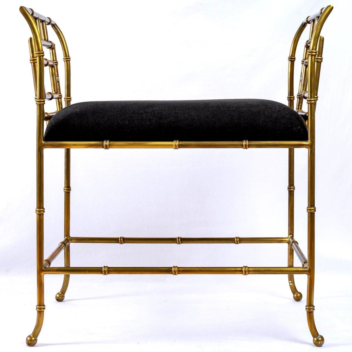 With its black velvet upholstery, this ultra-upholstered seat ensures optimal elegance and seating. Its gilded metal frame, similar to bamboo, reveals a perfect finish.

Period: 20th century
Dimensions : Height : 73 cm x Length : 68cm x depth :
