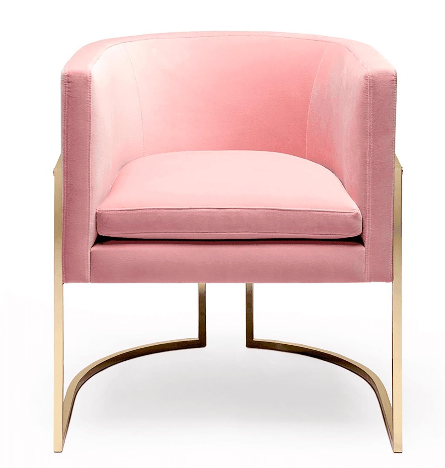 Der aktuelle Trend zu Art-Déco-Möbeln in Verbindung mit der Liebe zum Samt in der Inneneinrichtung macht diesen Stuhl zu einem der begehrtesten Stücke in unserer Kollektion.

Perfekt für einen glamourösen Essbereich oder als Statement-Bürostuhl.
