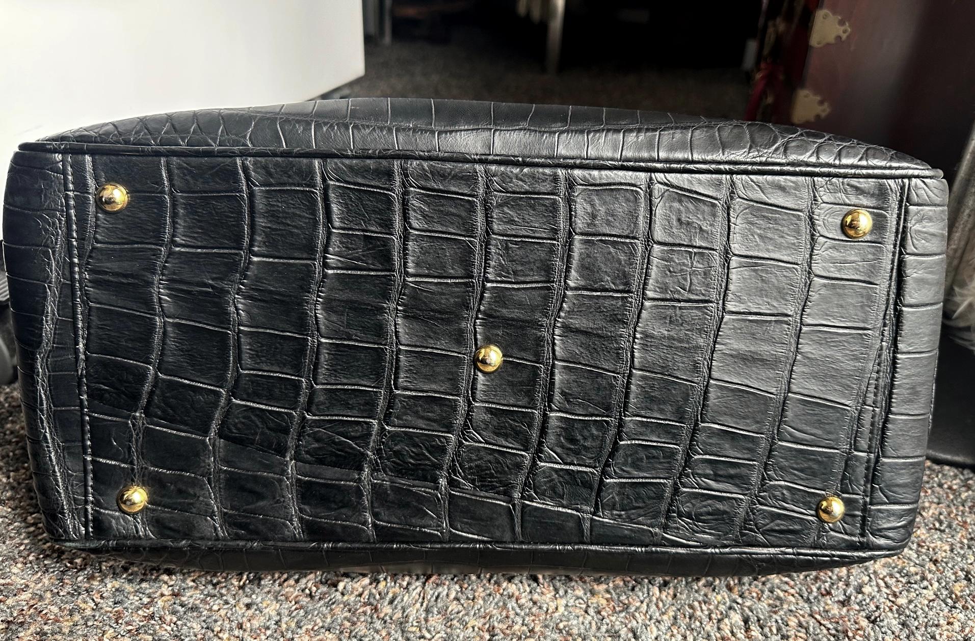 Sac à main de luxe en cuir de crocodile authentique noir mat Bon état - En vente à Newport Coast, CA
