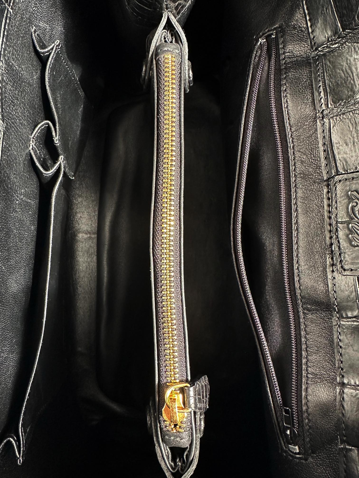 Schwarze, matte, authentische Krokodil-Lederhandtasche im Angebot 1