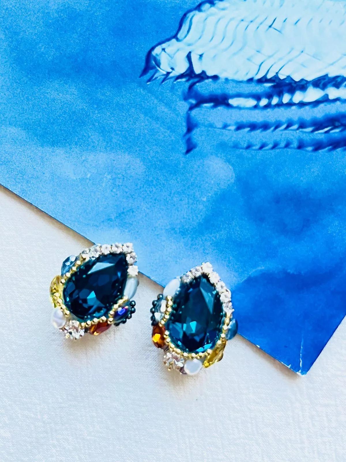 Art Déco Lussuosi orecchini a clip con perle blu navy, cristalli Swarovski, lacrima d'acqua, goccia retrò in vendita