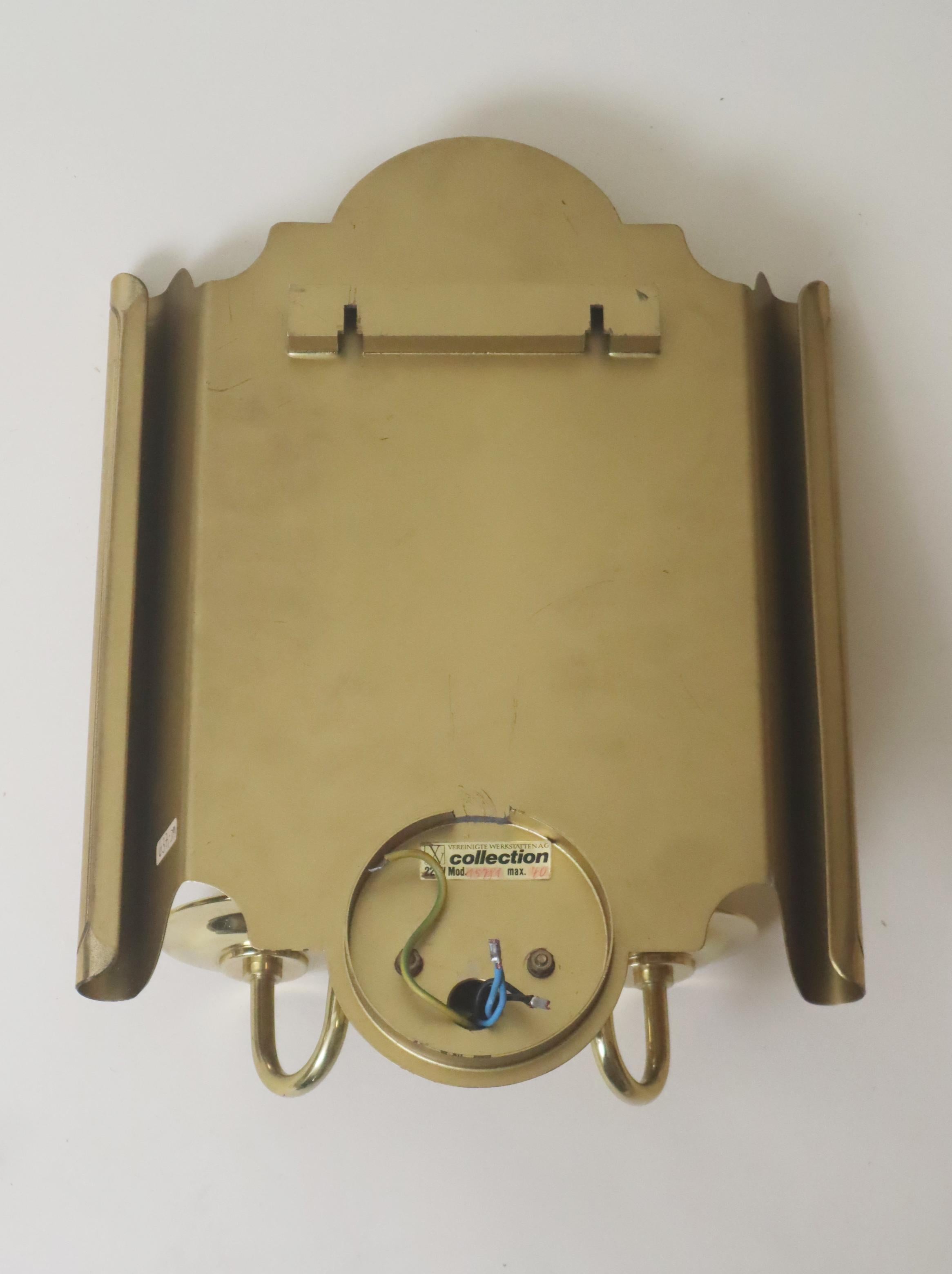 Lampe murale de luxe en laiton avec miroir, Vereinigte Werkstätten en vente 9