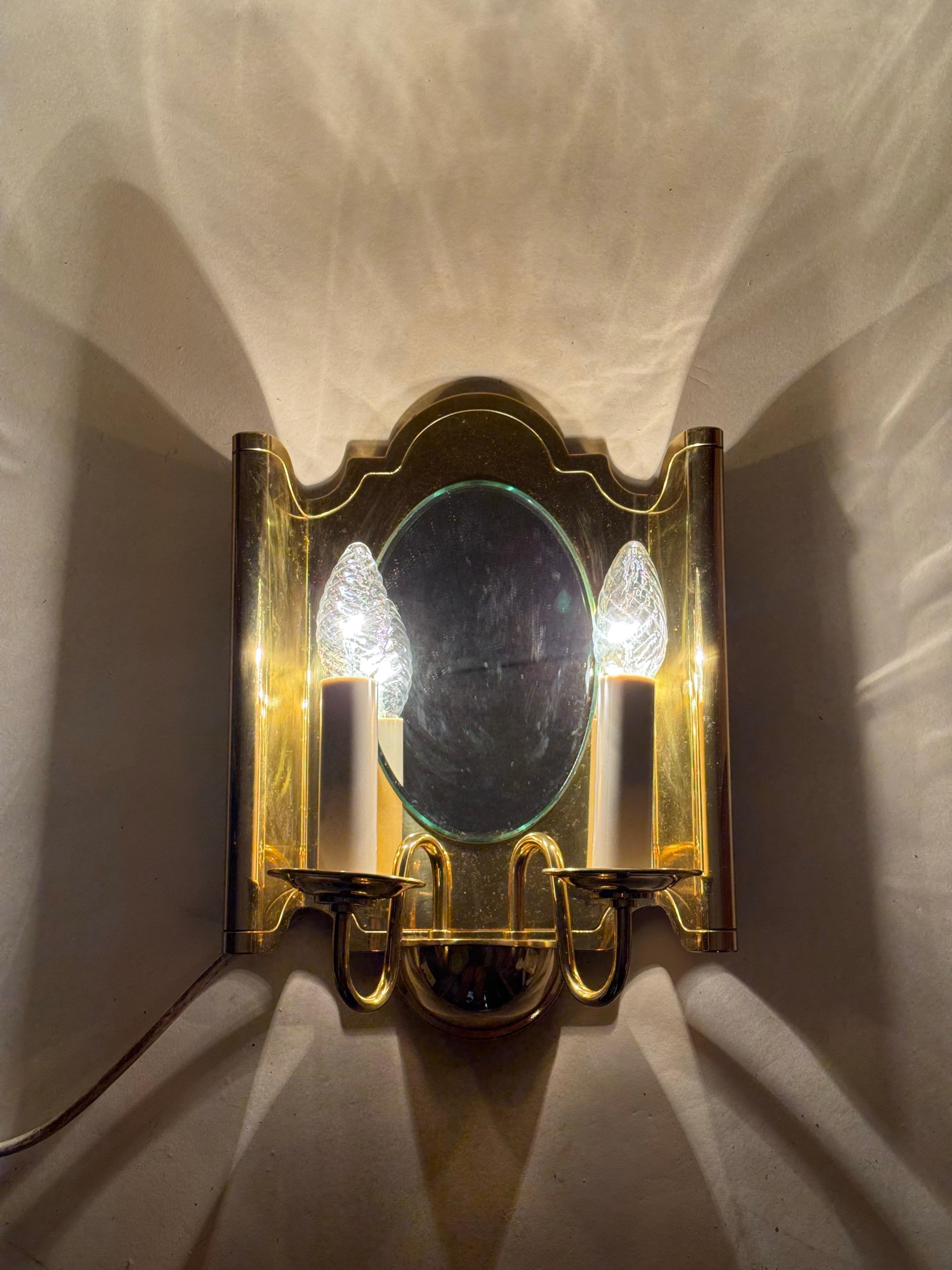 Allemand Lampe murale de luxe en laiton avec miroir, Vereinigte Werkstätten en vente