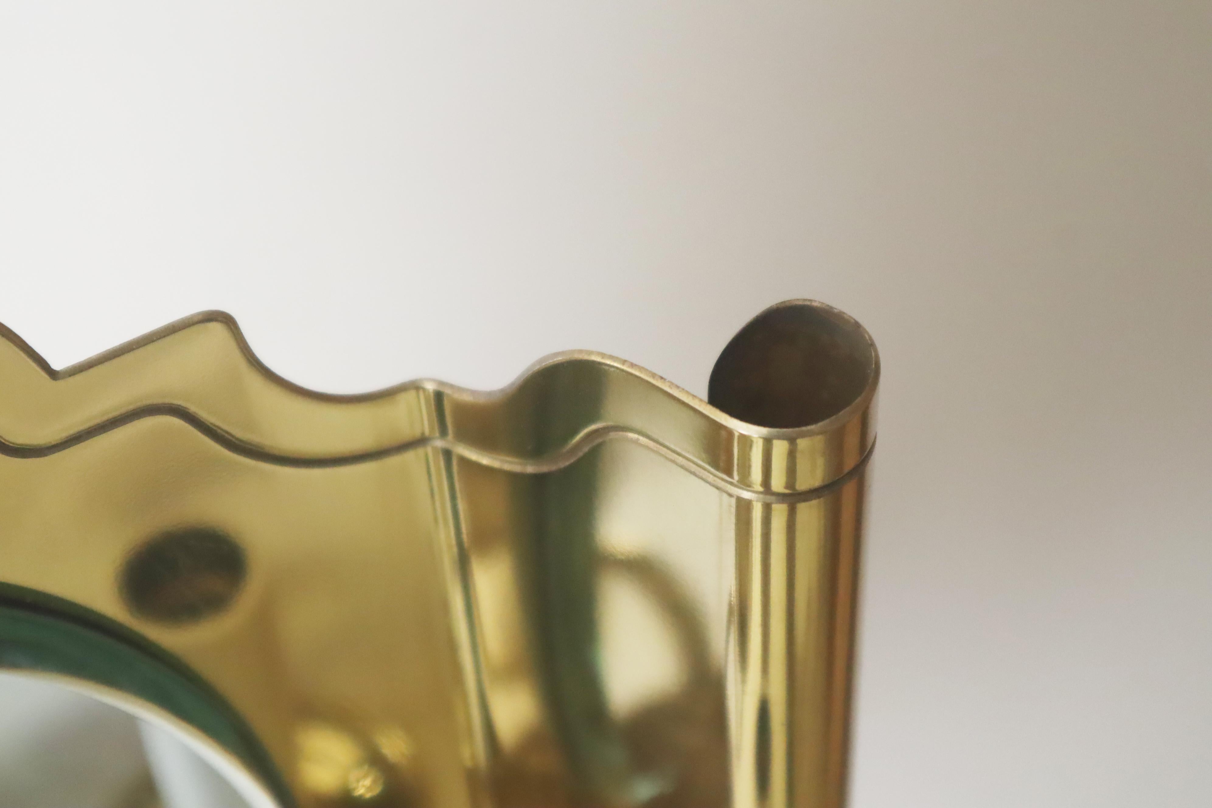 Fin du 20e siècle Lampe murale de luxe en laiton avec miroir, Vereinigte Werkstätten en vente
