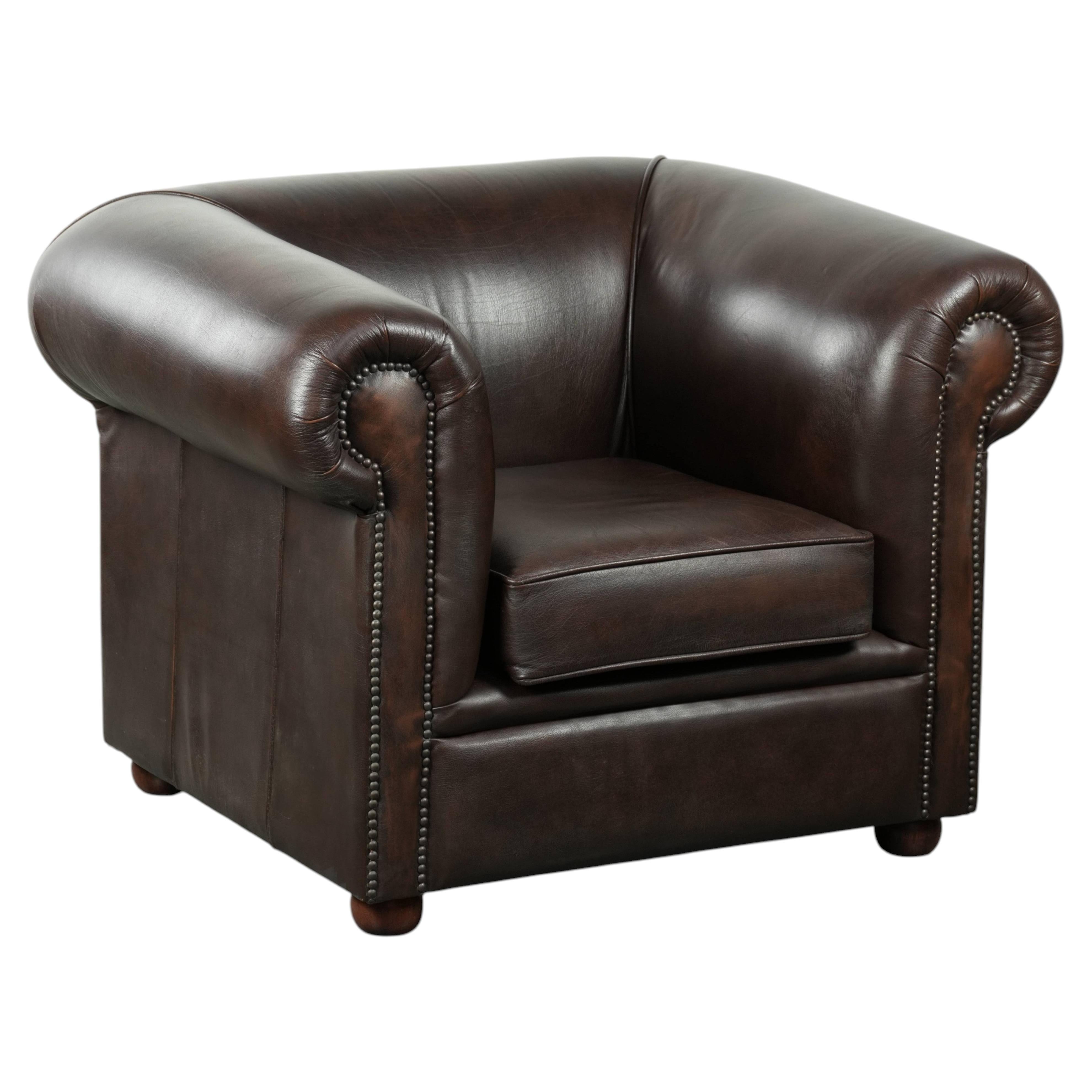 Luxuriöser Chesterfield-Sessel aus braunem Rindsleder im zeitlosen englischen Look