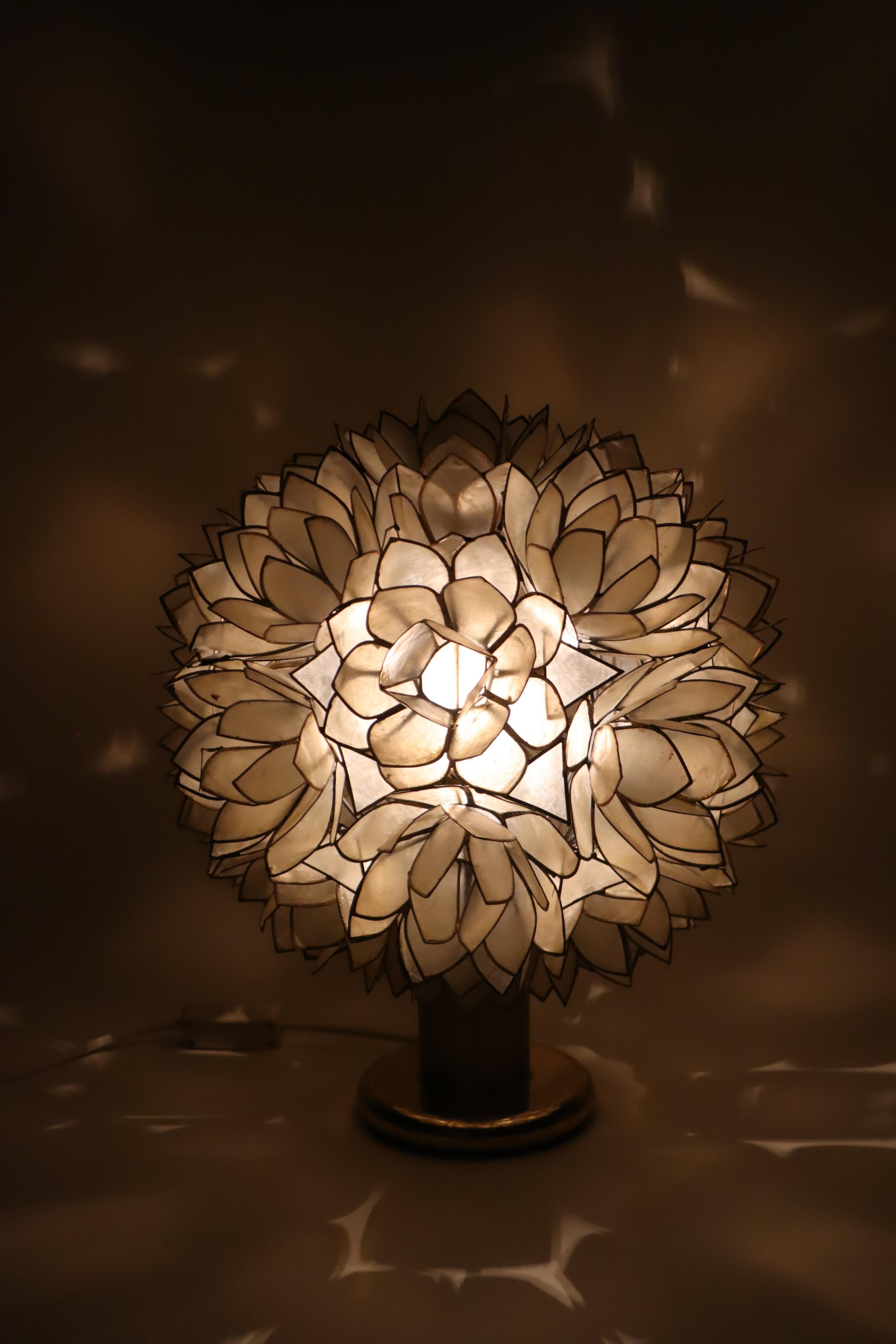 Luxury Capiz Shell Lotus Flower Table Lamp, 1960s For Sale 2