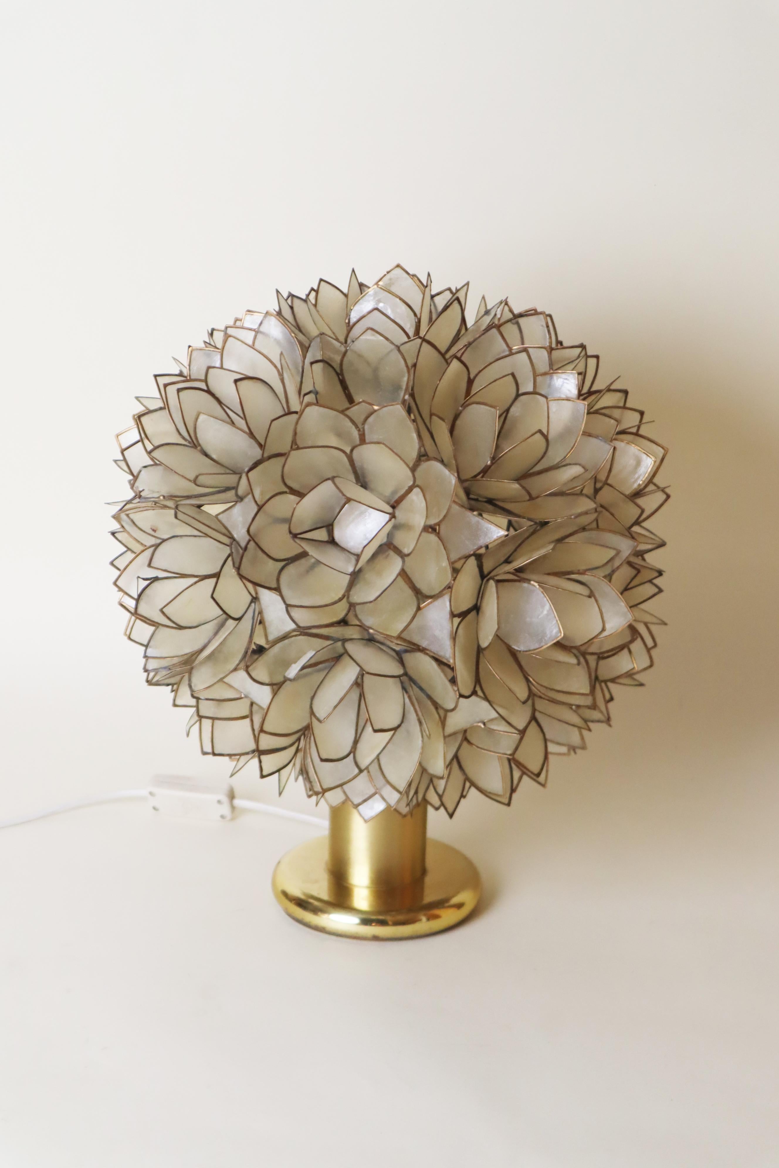 Luxury Capiz Shell Lotus Flower Table Lamp, 1960s For Sale 4
