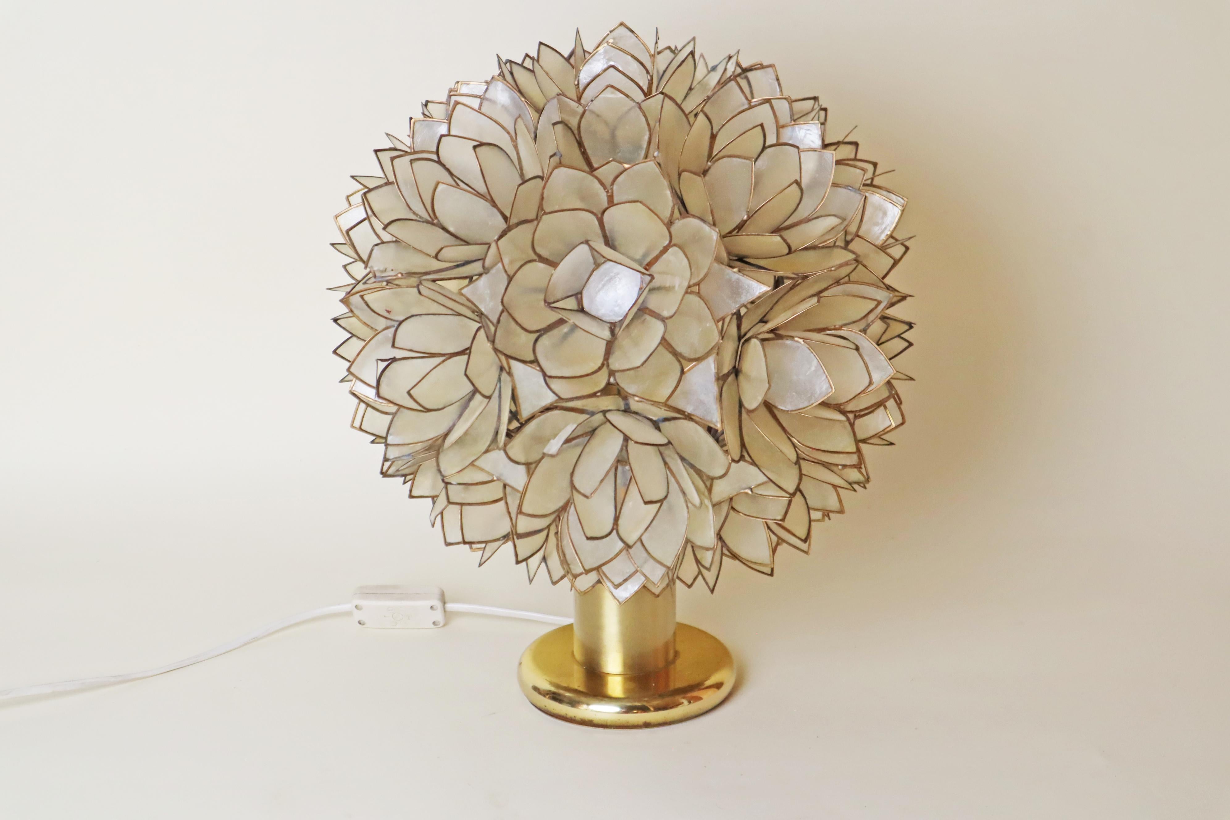 Luxury Capiz Shell Lotus Flower Table Lamp, 1960s For Sale 5