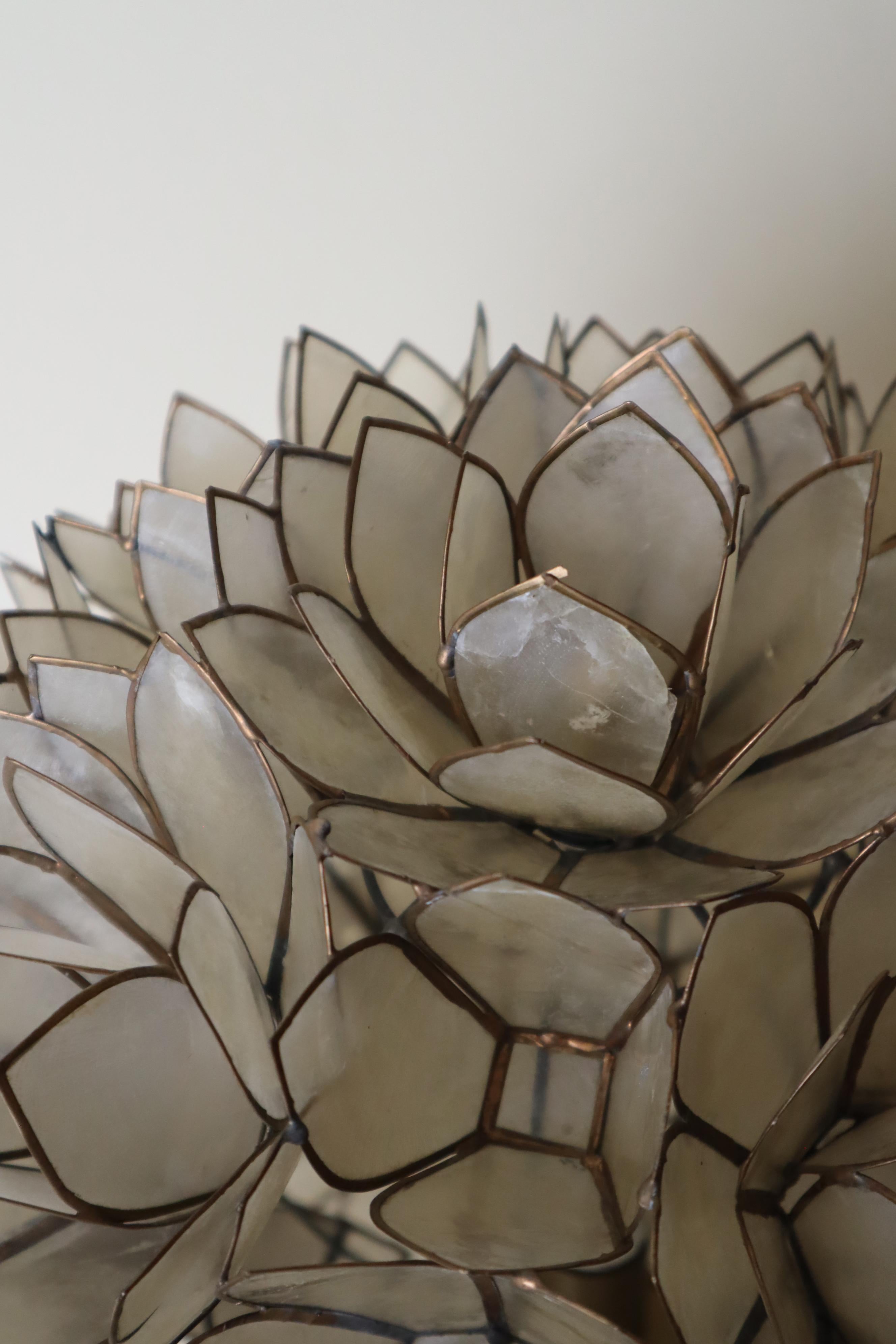 Mid-20th Century Luxury Capiz Shell Lotus Flower Table Lamp, 1960s For Sale