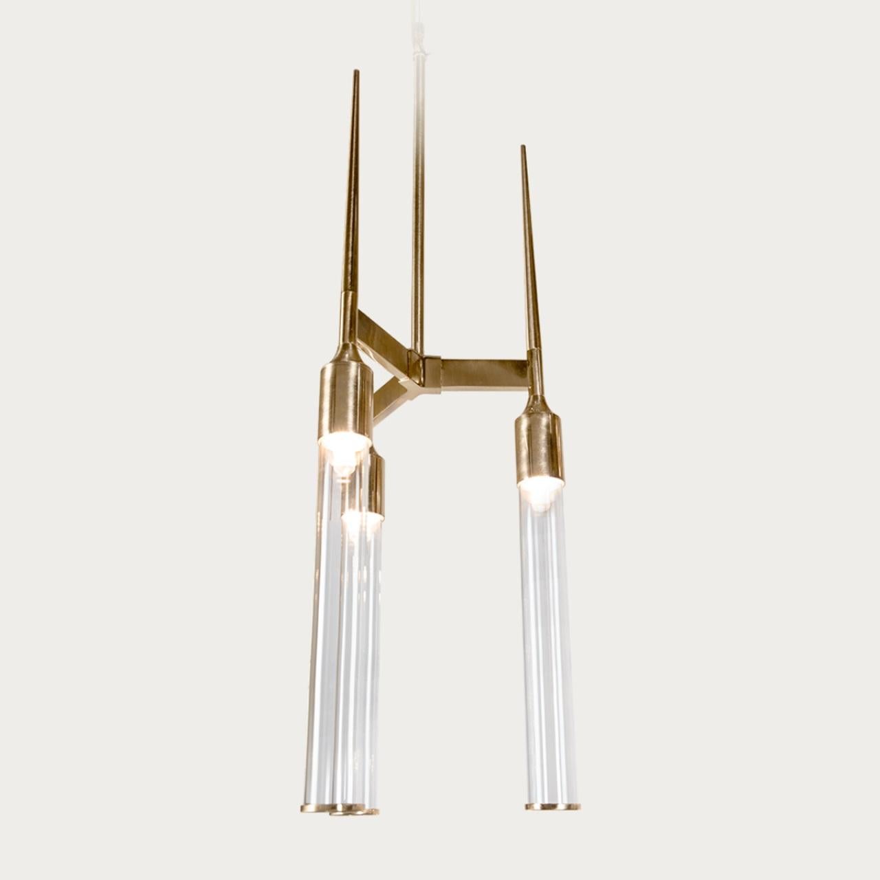 Minimaliste Lustre de luxe, touches de feuilles en laiton plaqué or et verre transparent en vente