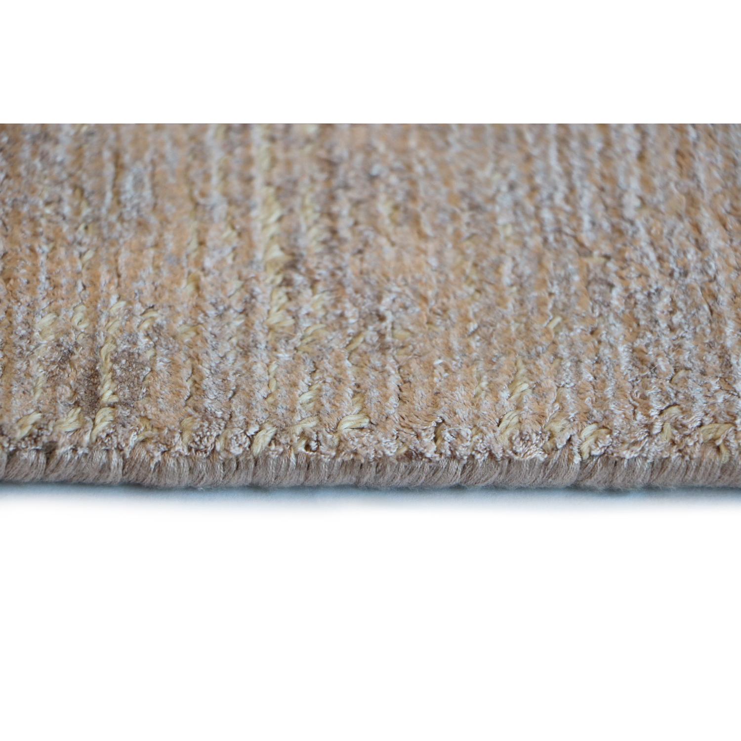 Indian Contemporary Classic Luxury Soothing Hues Rug by Deanna Comellini 200x300 cm For Sale