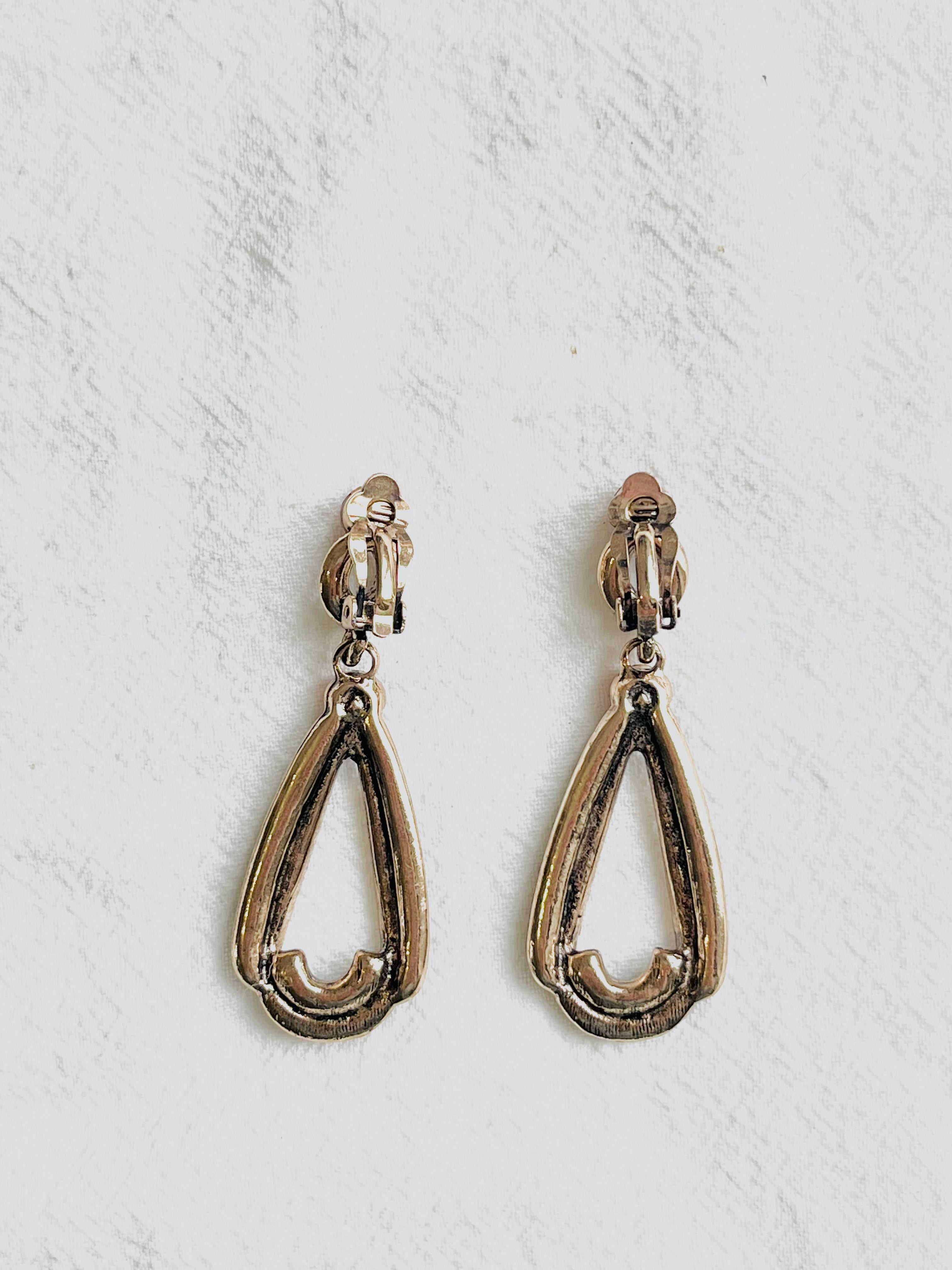 Orecchini classici di lusso con rubino rosso e cristalli Swarovski a goccia, in oro retrò e a clip in vendita 7