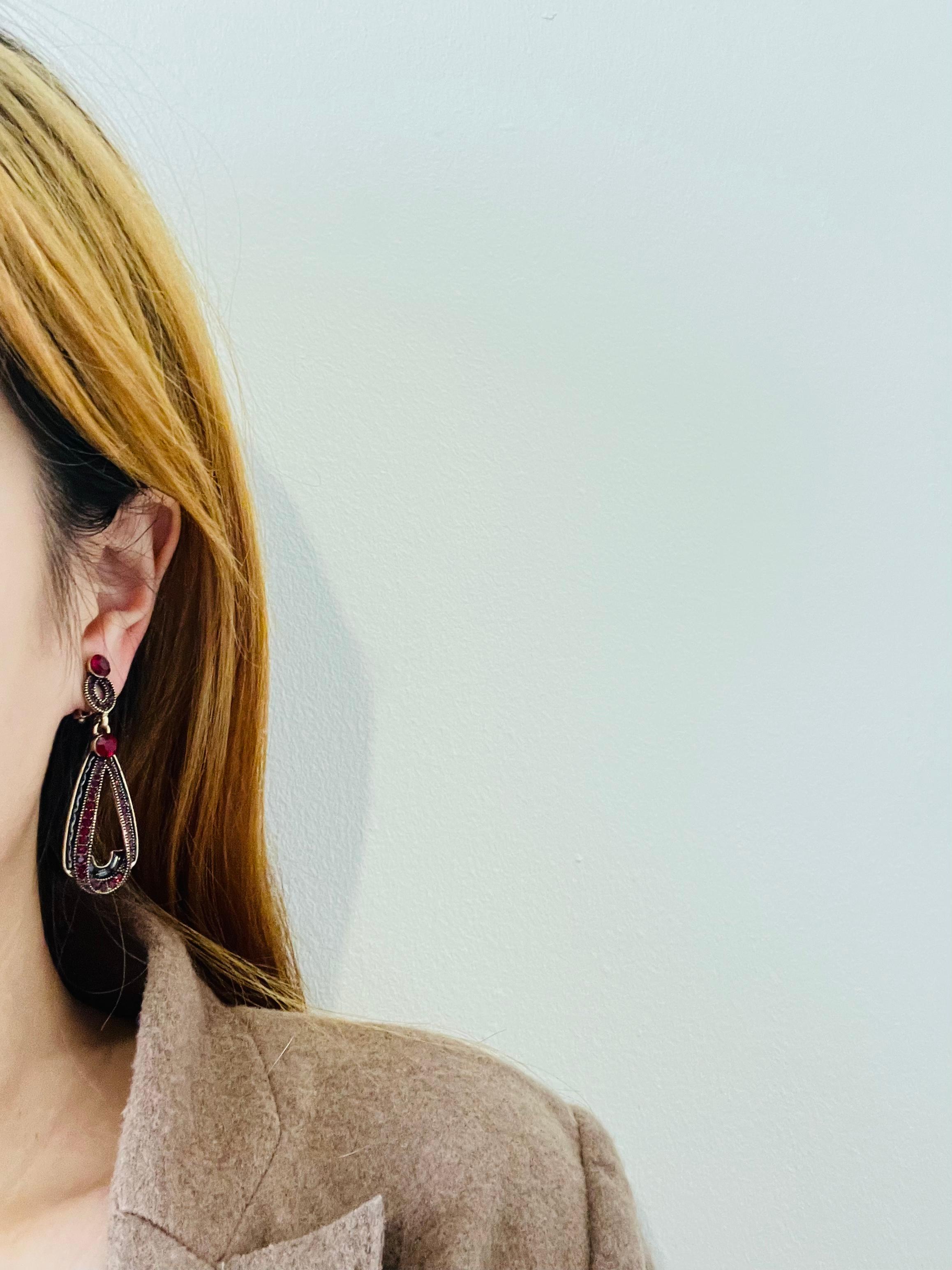 da uomo o donna Orecchini classici di lusso con rubino rosso e cristalli Swarovski a goccia, in oro retrò e a clip in vendita