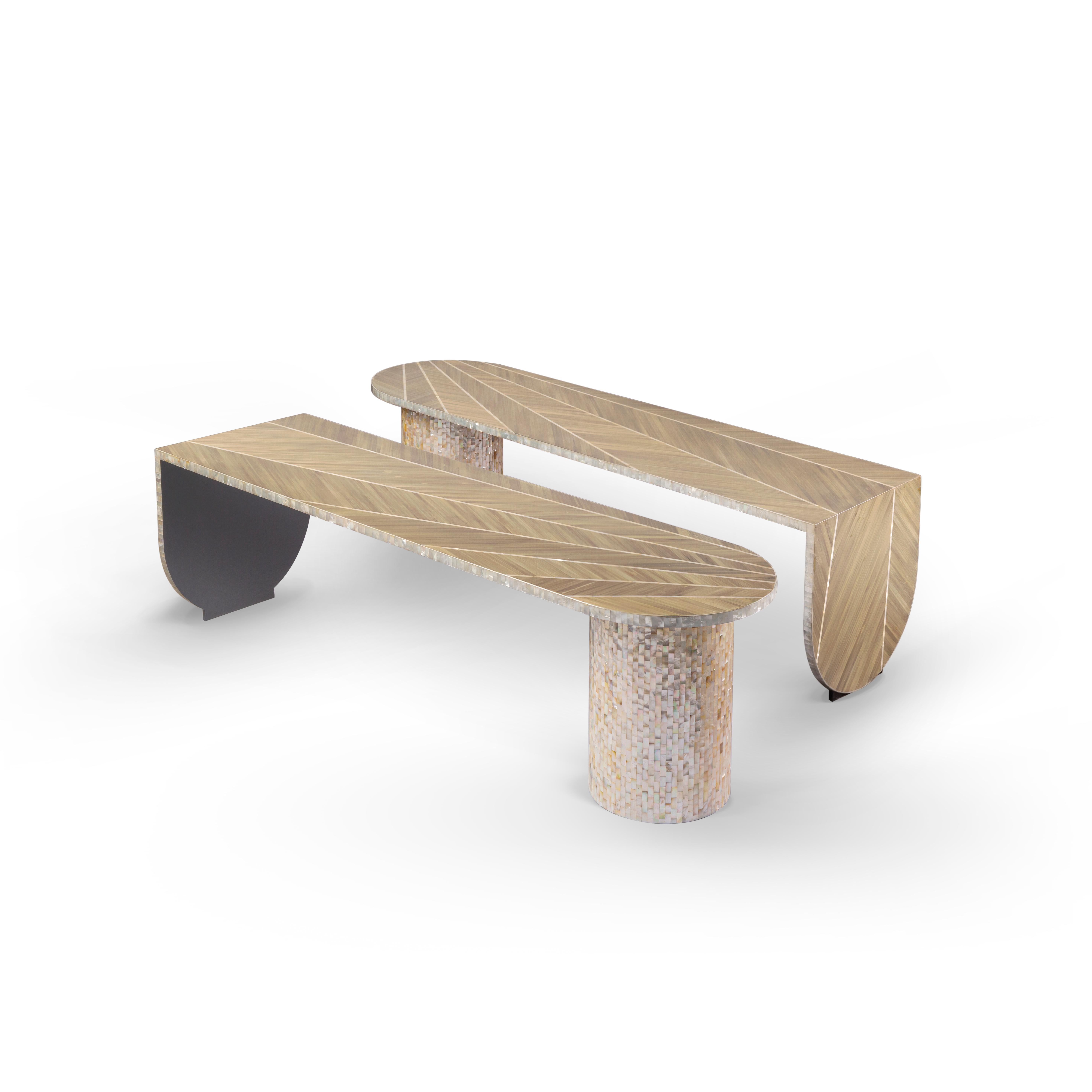 Fait main Table basse de luxe avec paille dorée lavée à la main et nacre en vente
