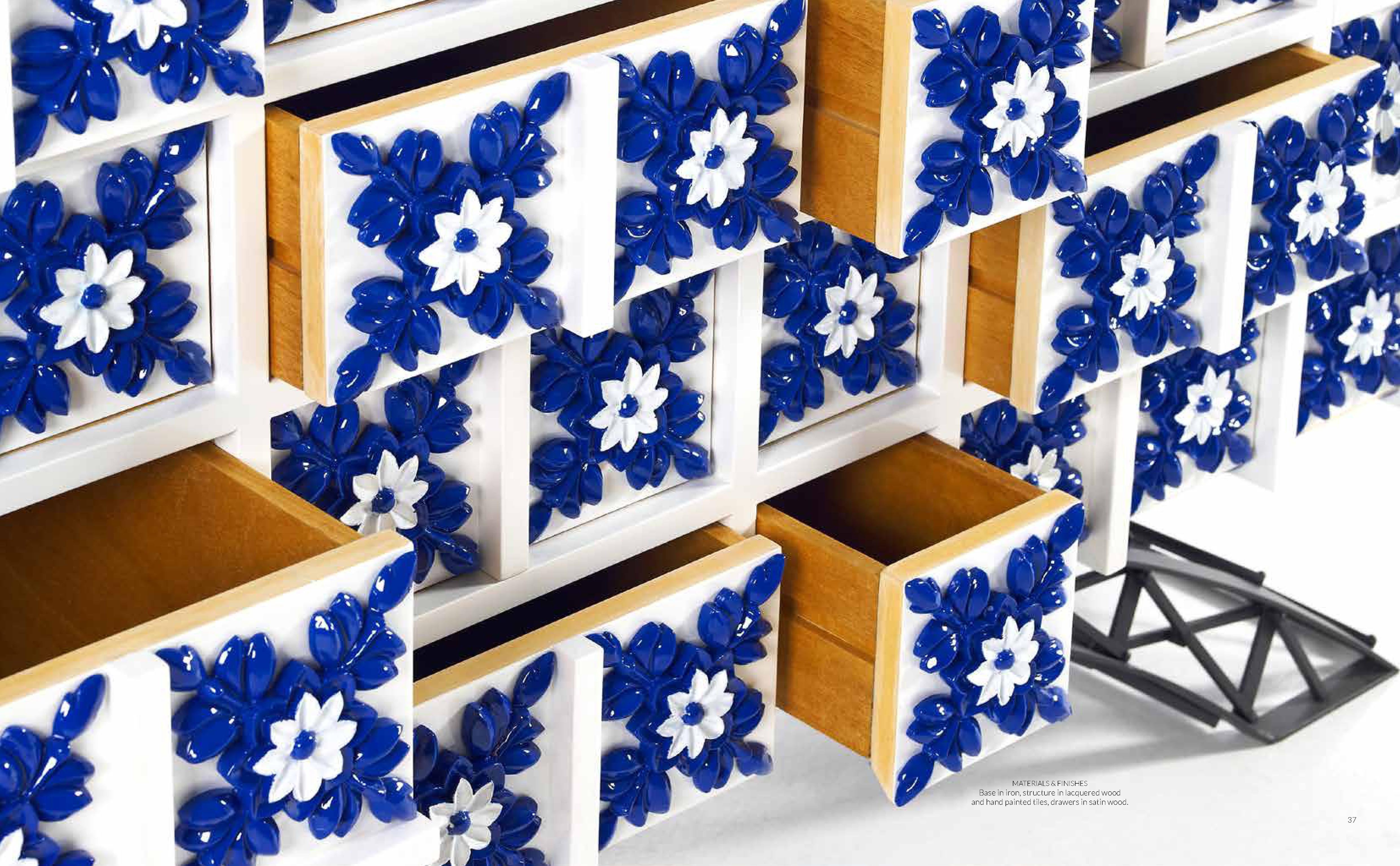 Luxuriöses Contemporary Modern Cabinet Sideboard aus Eisen und blauen, handbemalten Kacheln (Portugiesisch) im Angebot